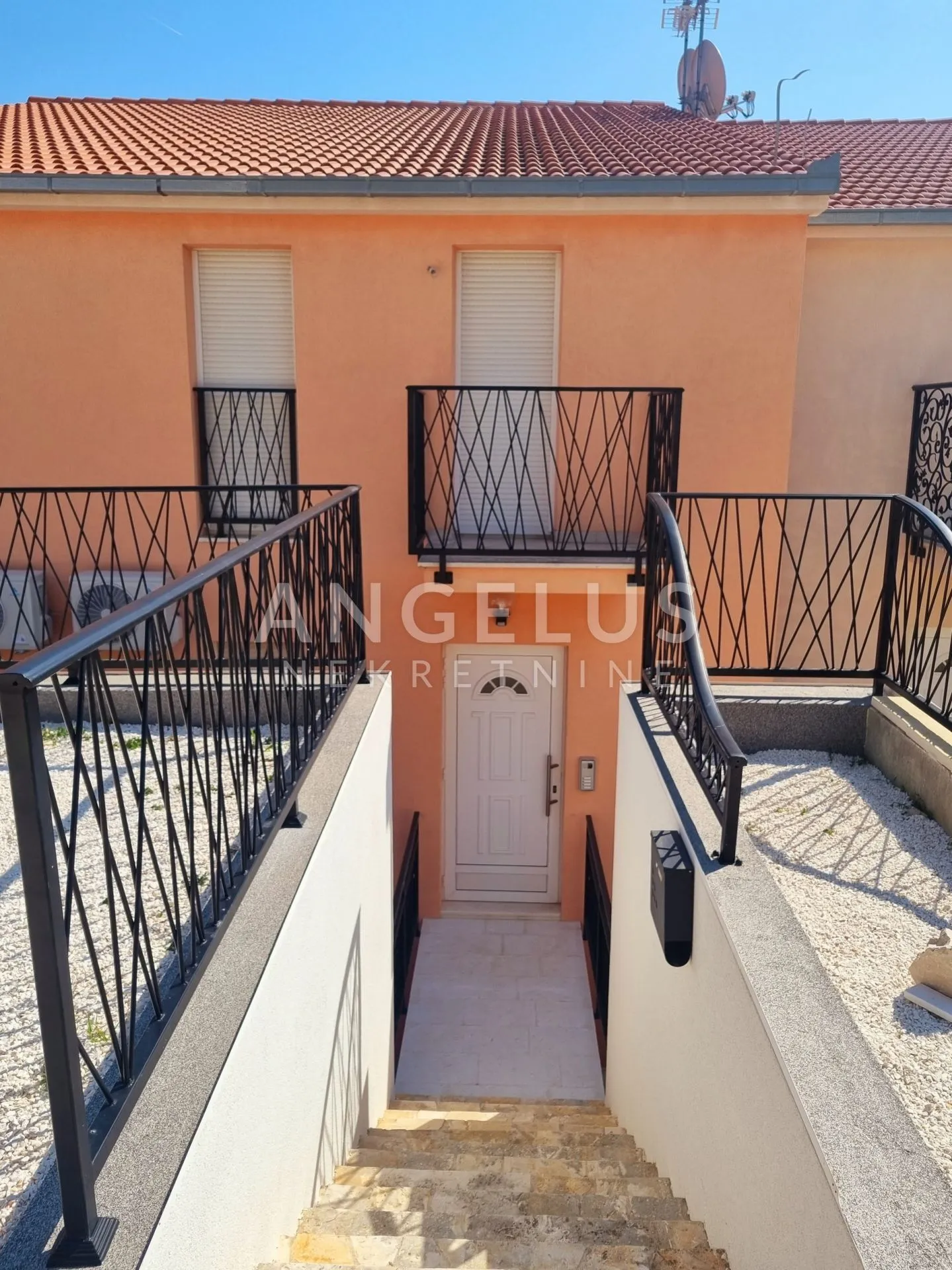 marina - trosoban stan prvi red do mora 103,38 m2, veliki petencijal - slika 17