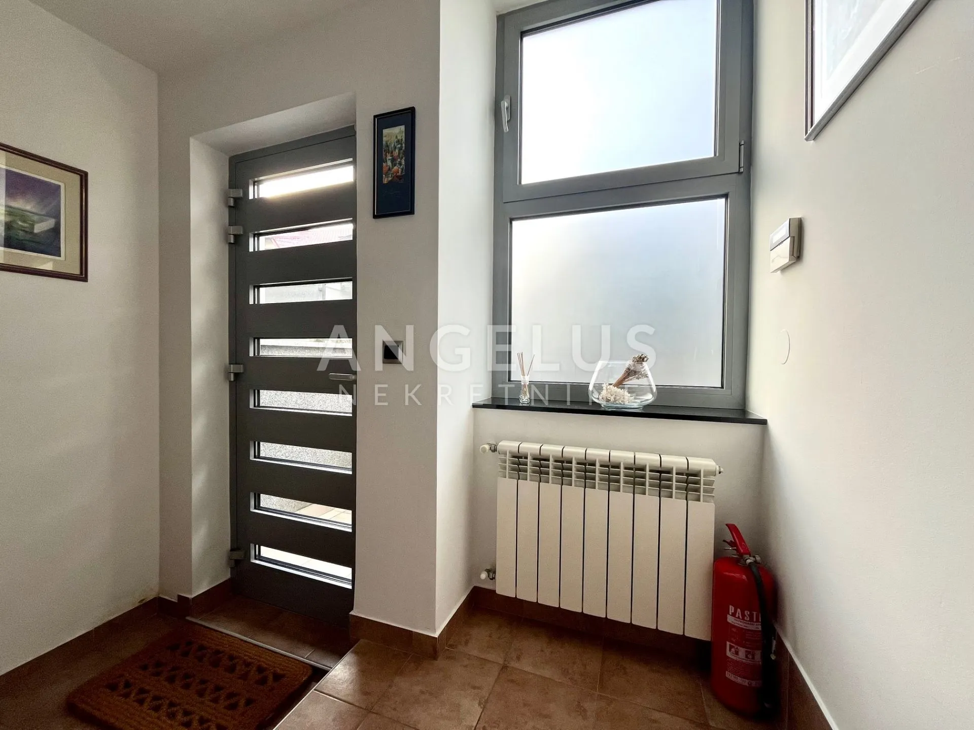 zagreb, lašćina - moderna obiteljska kuća s vrtom i garažom - slika 26