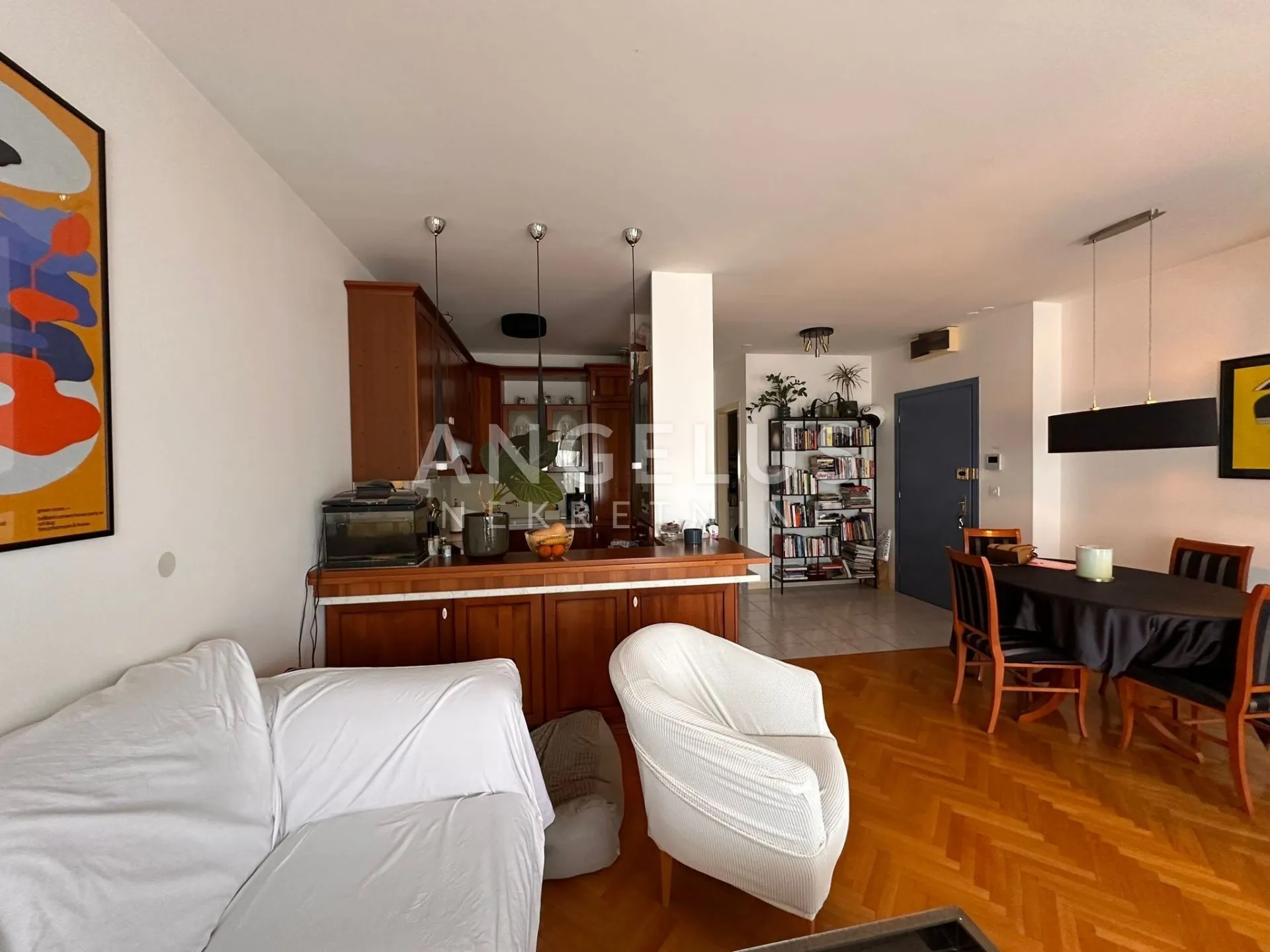Split, Sukoišan - Elegantan dvosoban stan s garažnin parkirnim mjestom, 80 m2, PRODAJA