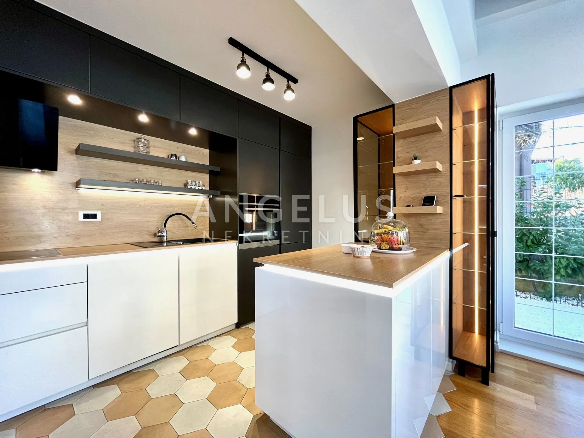 zagreb, gračani - moderna kuća 250m2 s bazenom - slika 14