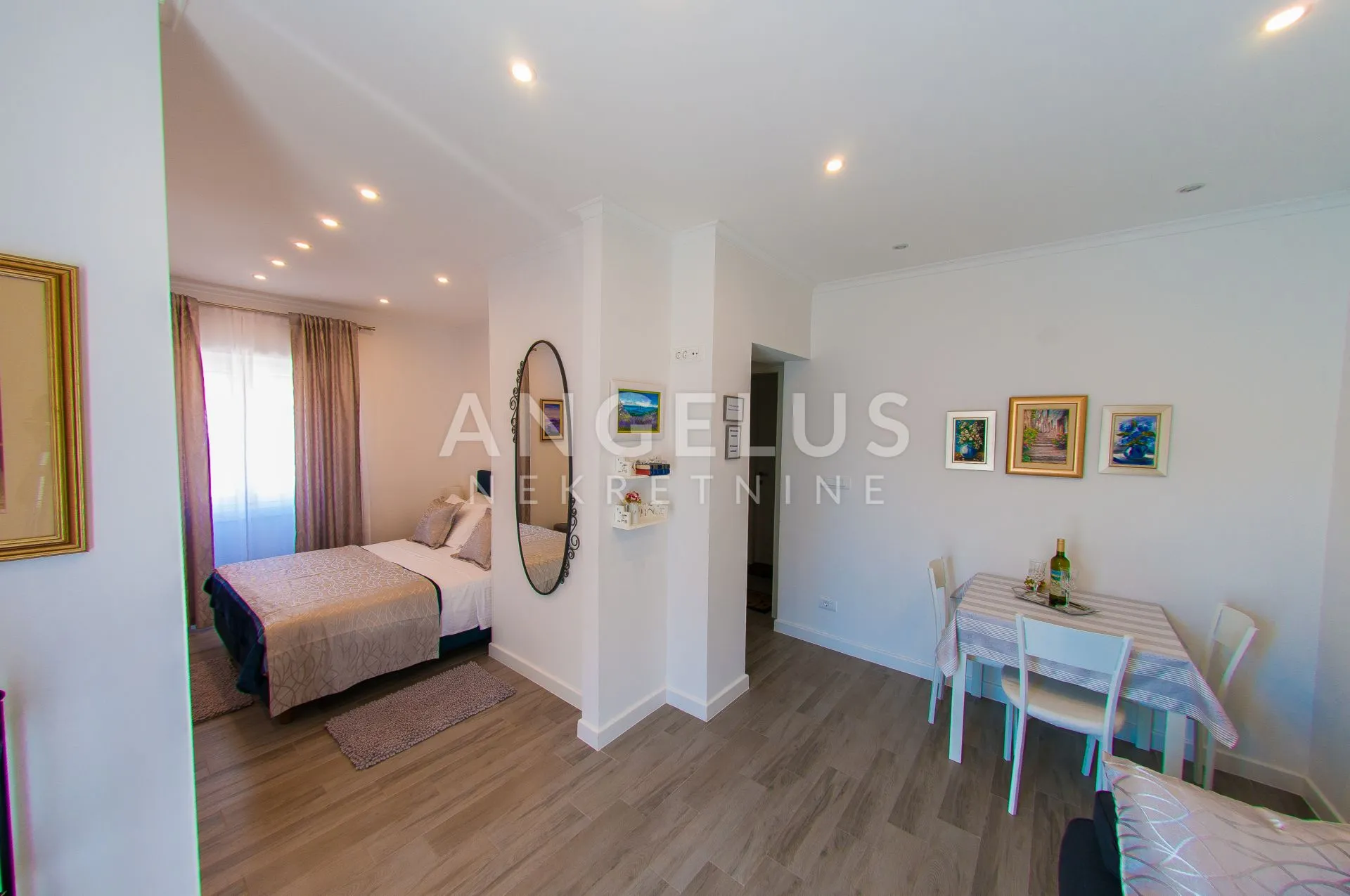 split, centar - uređeni apartmani u dioklecijanovoj palači - slika 13