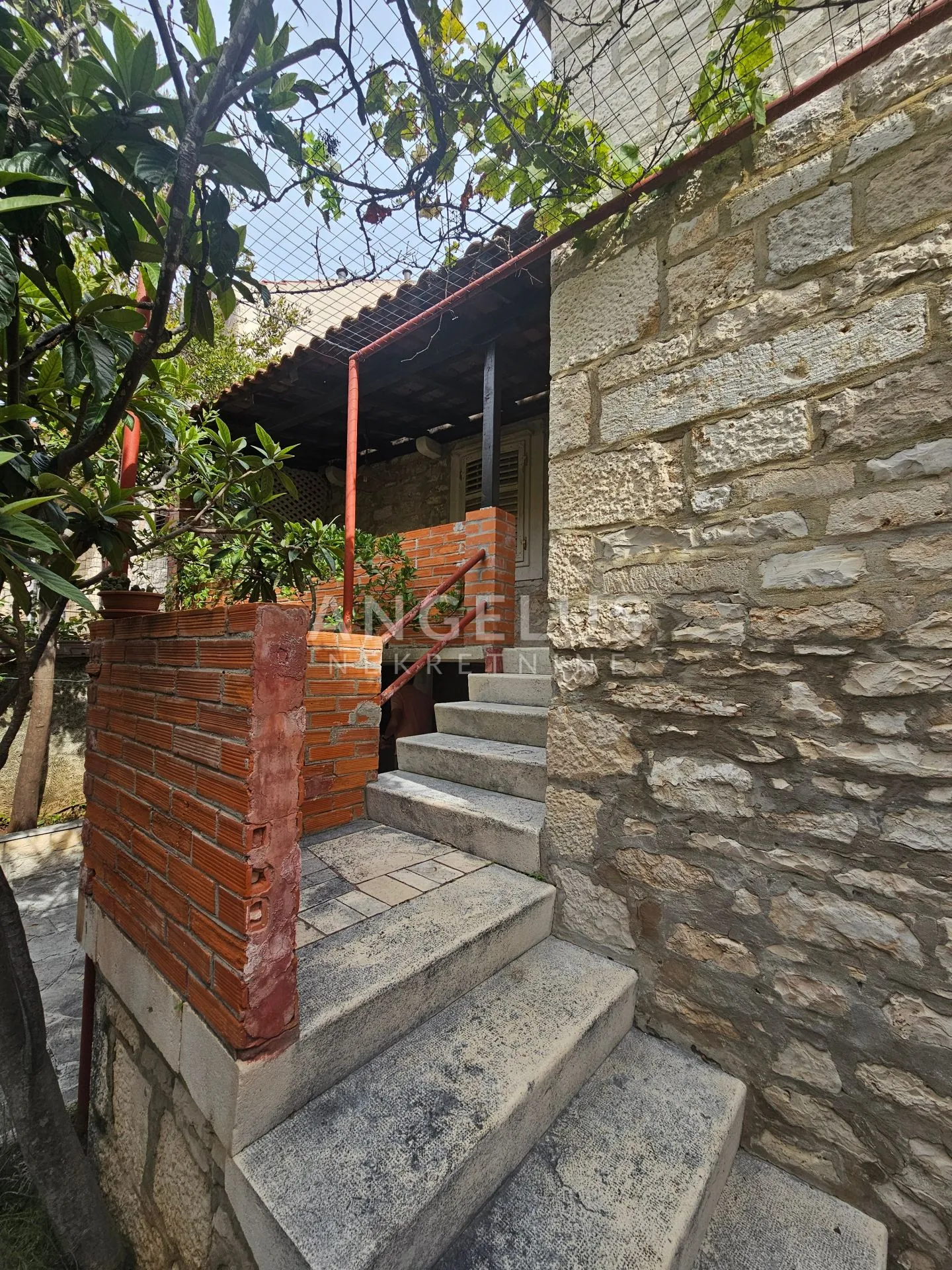 brač, sutivan - kamena kuća, 1.red uz more - slika 40