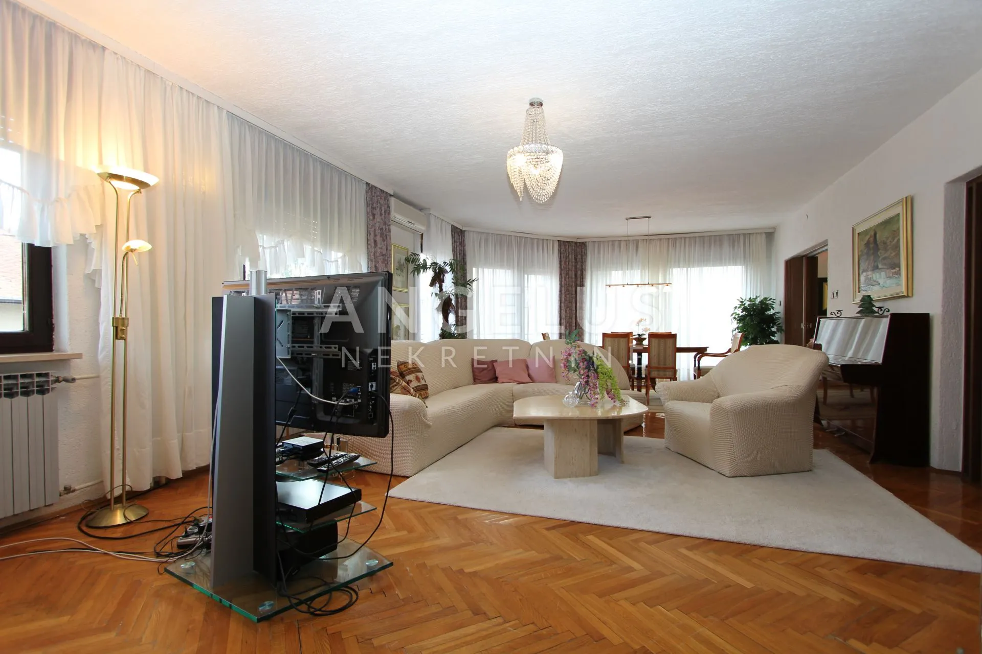 zagreb, pantovčak - dvoetažni stan 160m2 s balkonom, režije uključene - slika 8
