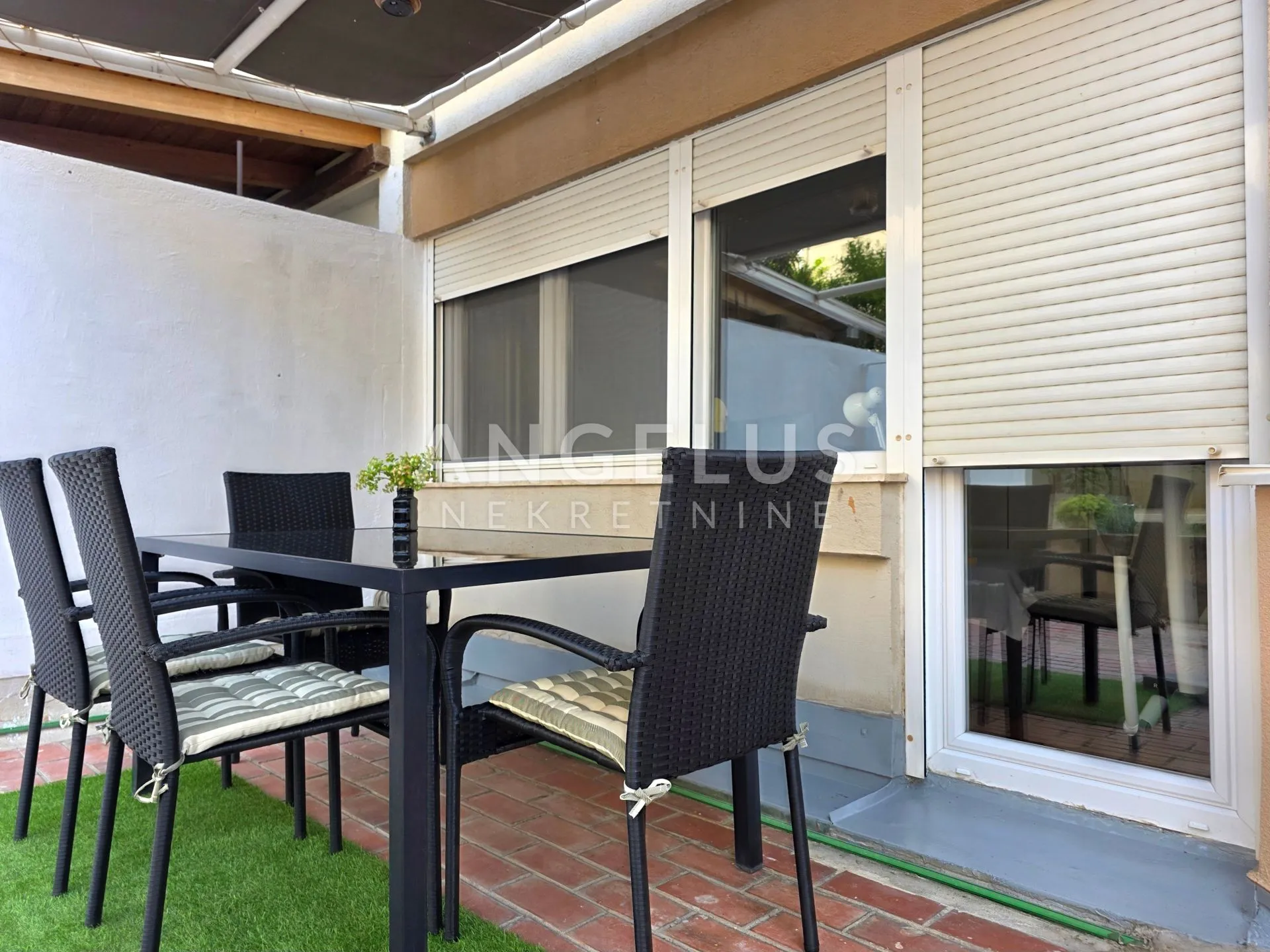 split 3 - dvosoban stan 60m2 sa velikom terasom 140m2 prodaja - slika 24