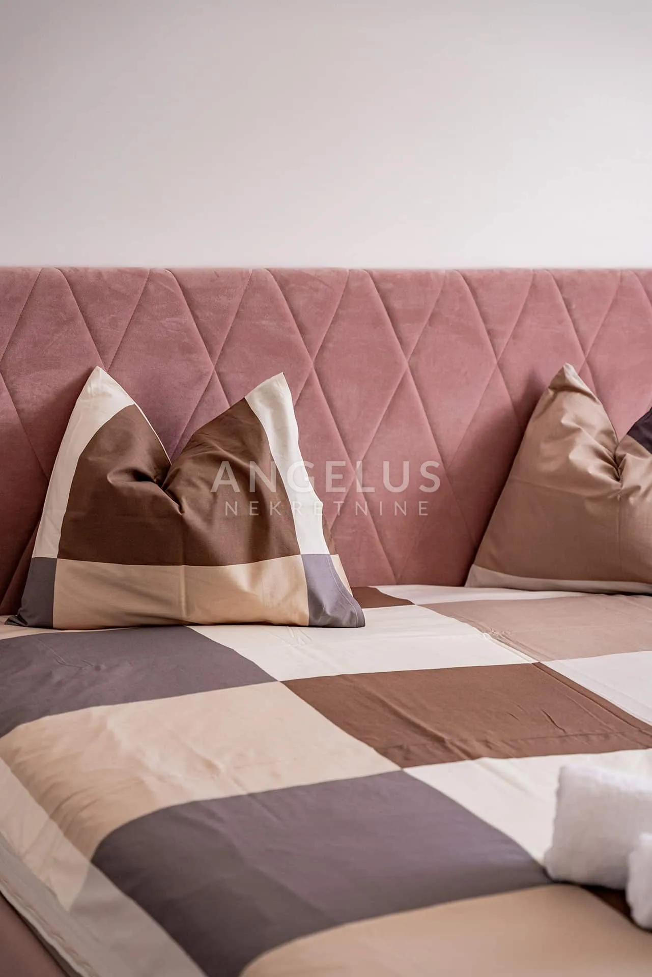krk, dobrinj - vila s bazenom 185m2 - slika 37