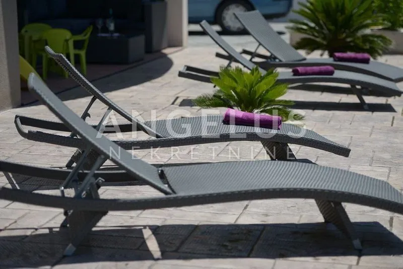 trogir, čiovo - luksuzna kuća sa pogledom na more i bazenom - južna strana - slika 27