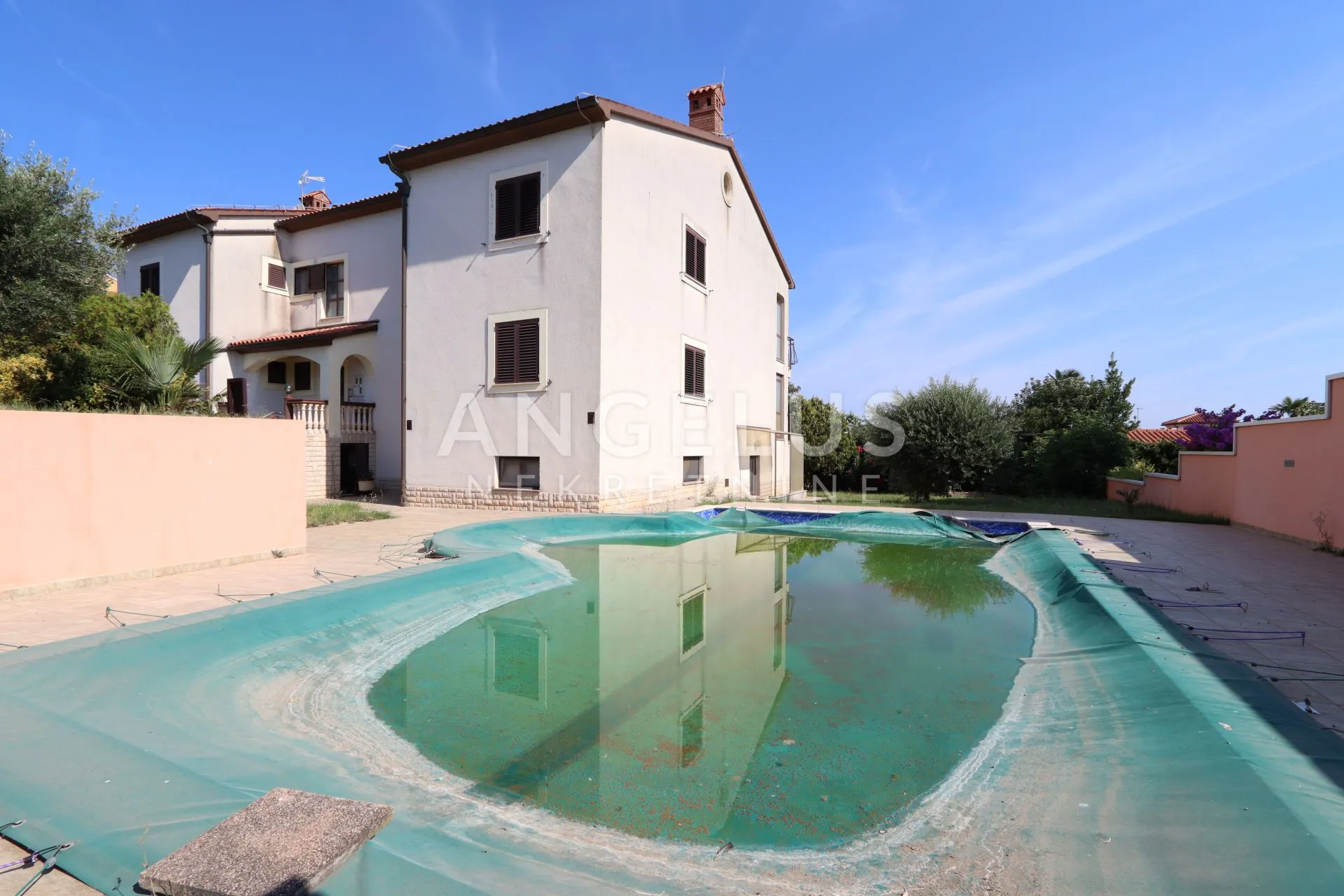 Istra, Pula - Apartmanska kuća 629 m2 s bazenom - Banjole, Medulin