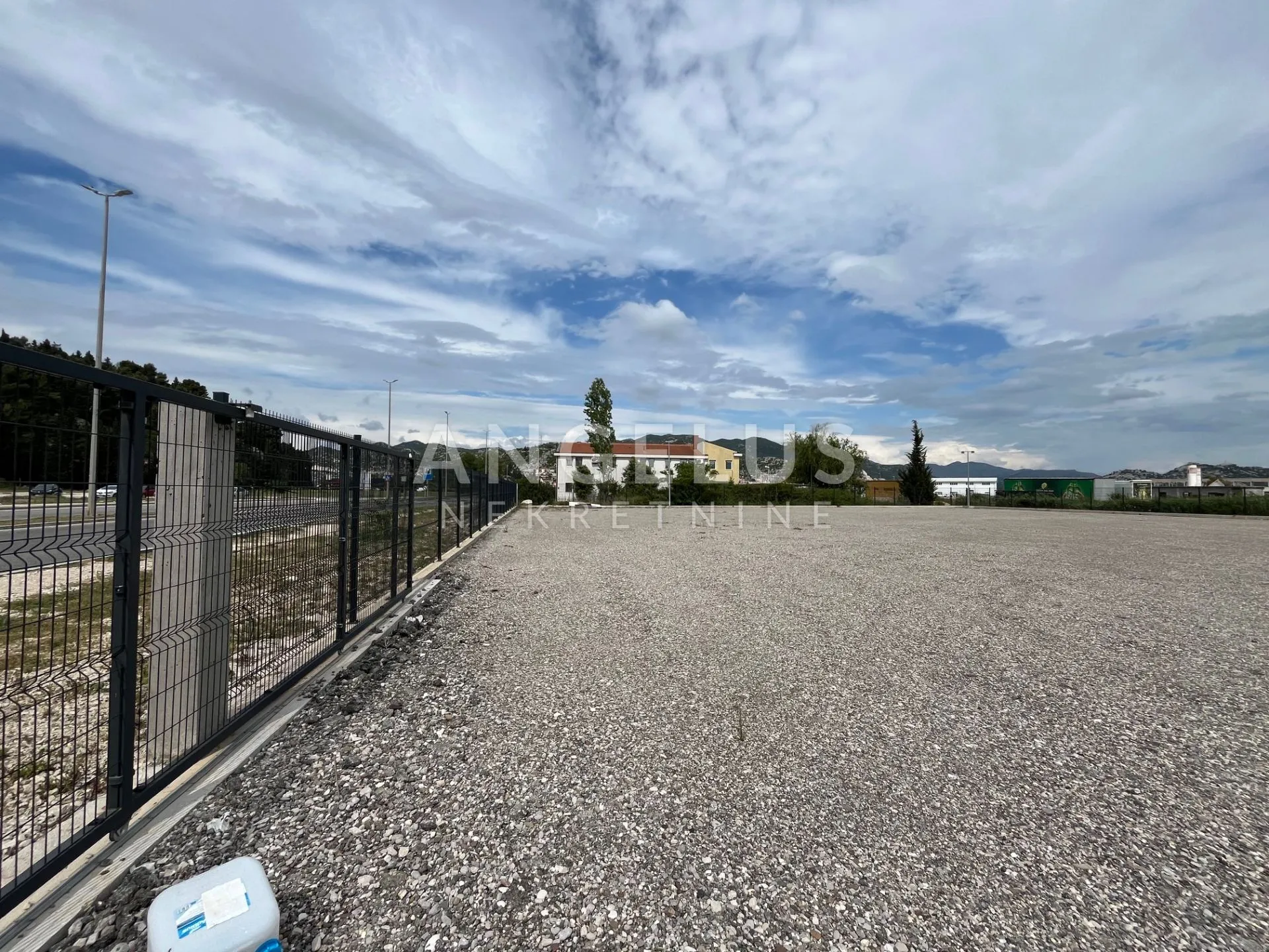 ploče, centar - građevinsko zemljište 2800m2 - slika 2