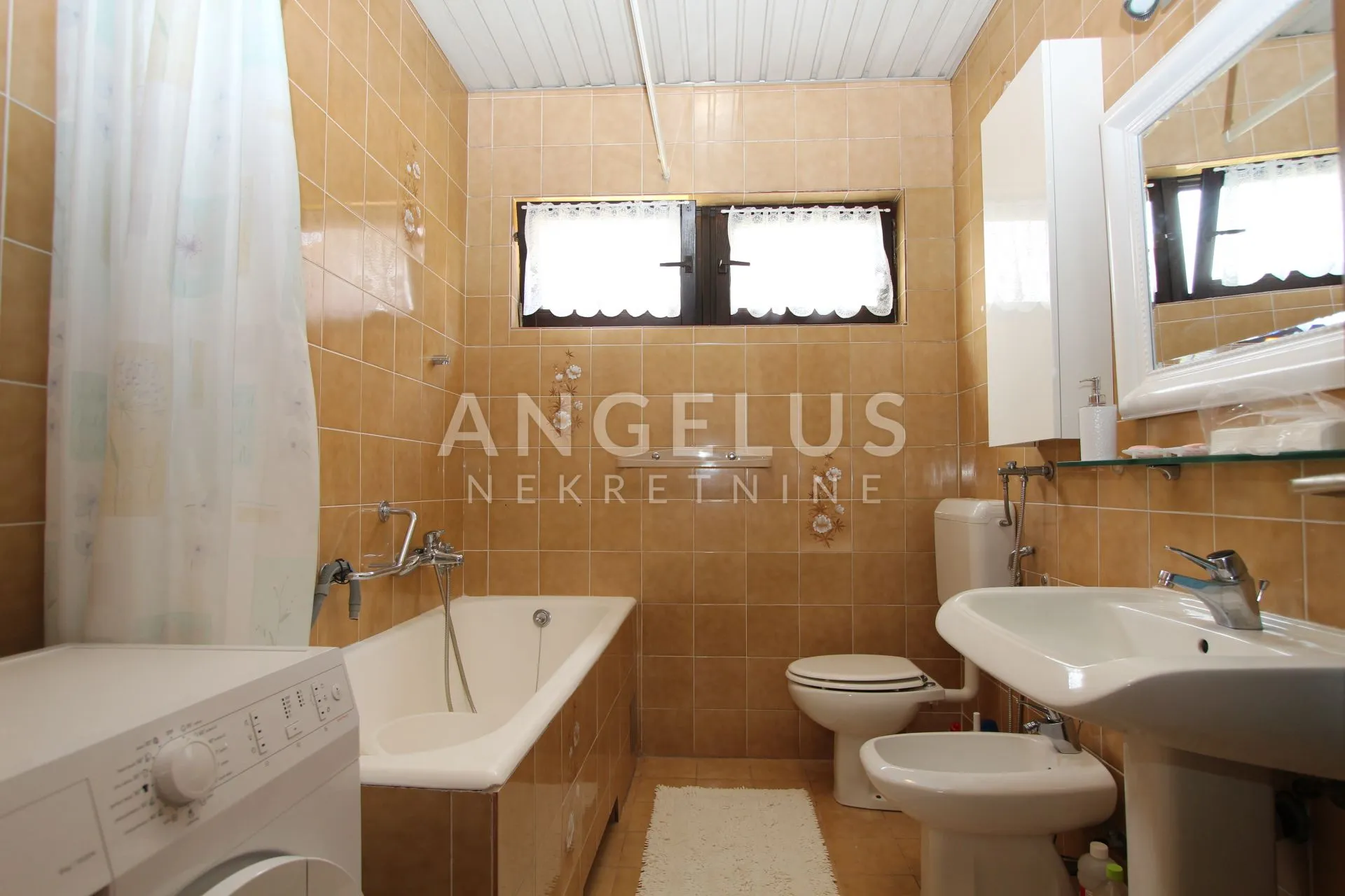 zagreb, pantovčak - dvoetažni stan 160m2 s balkonom, režije uključene - slika 14