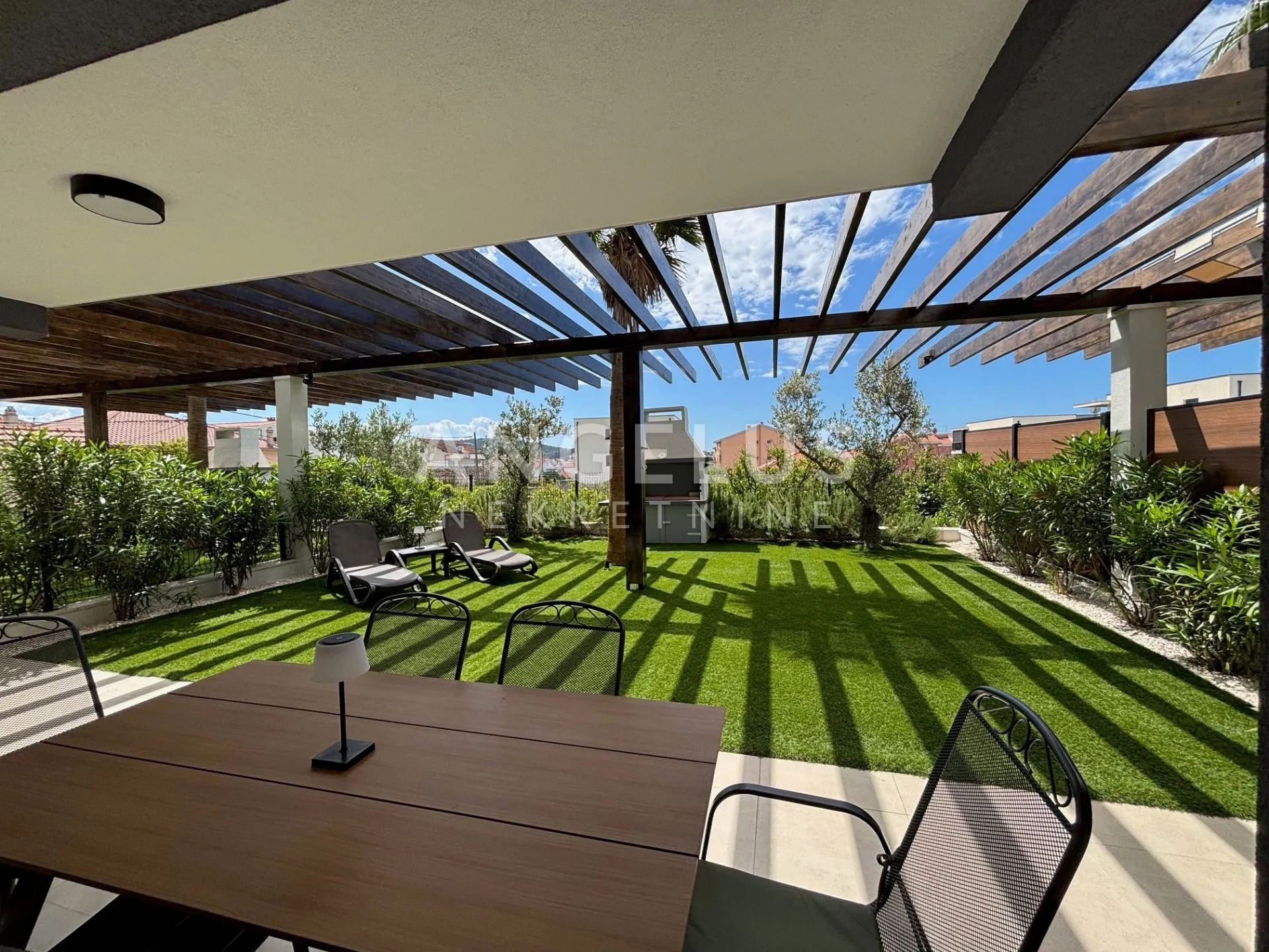 trogir - kompletno namještena kuća s prekrasnim vrtom, 112 m2, dugoročan najam - slika 5