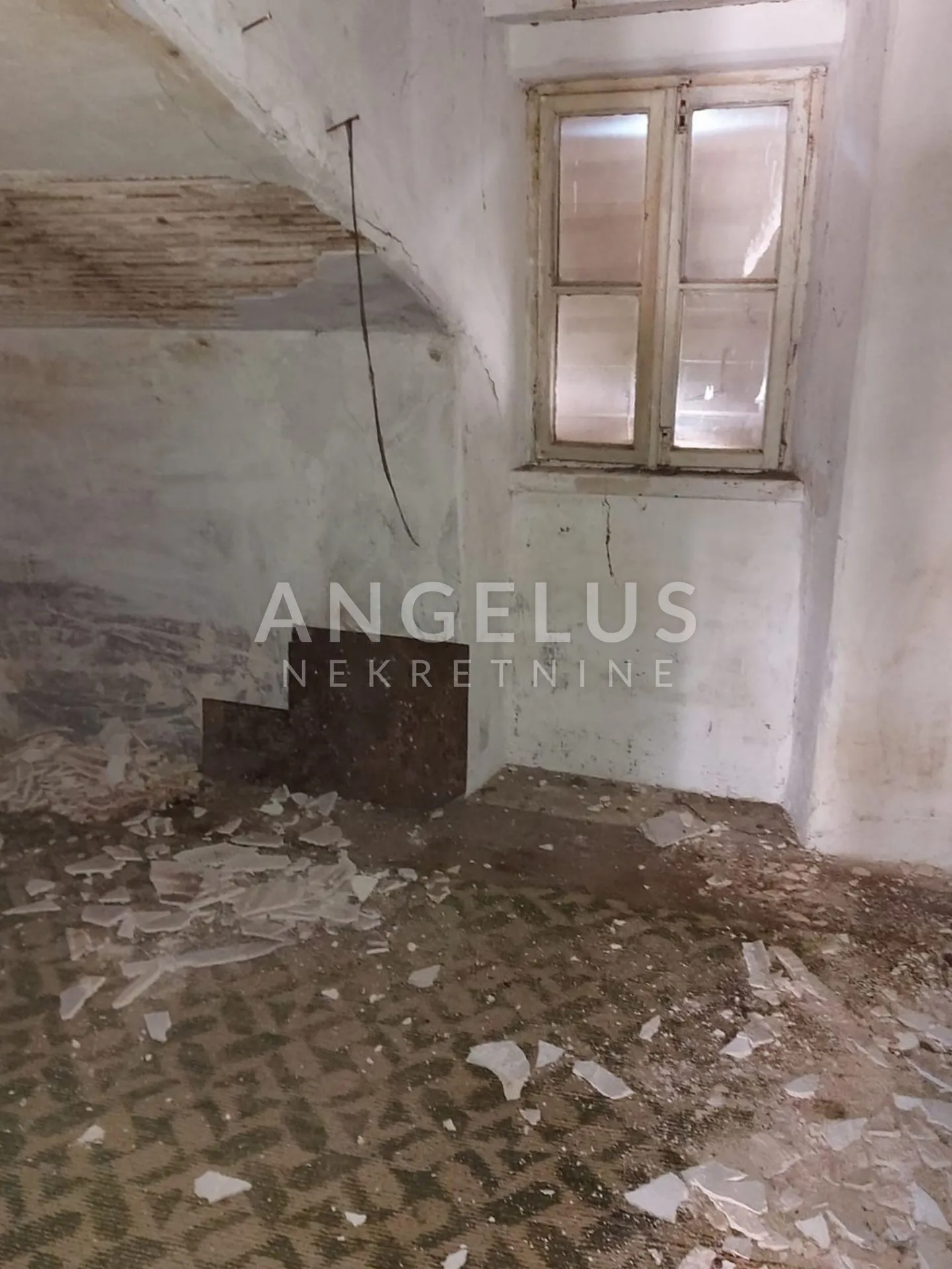 trogir - stara kamena kuća uz more za renovaciju - slika 4
