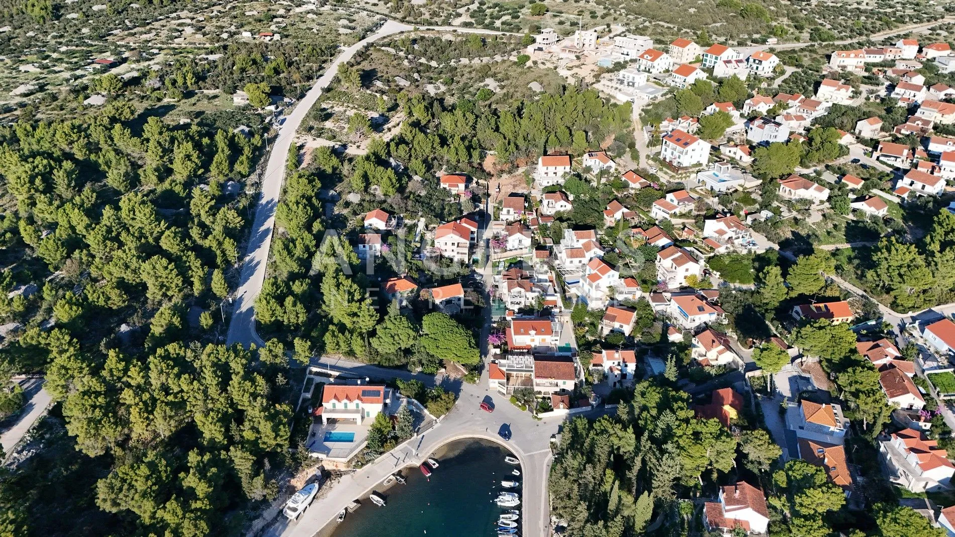 brač, milna-građ. zem.sa pogledom na more, 4300m2, prodaja - slika 3