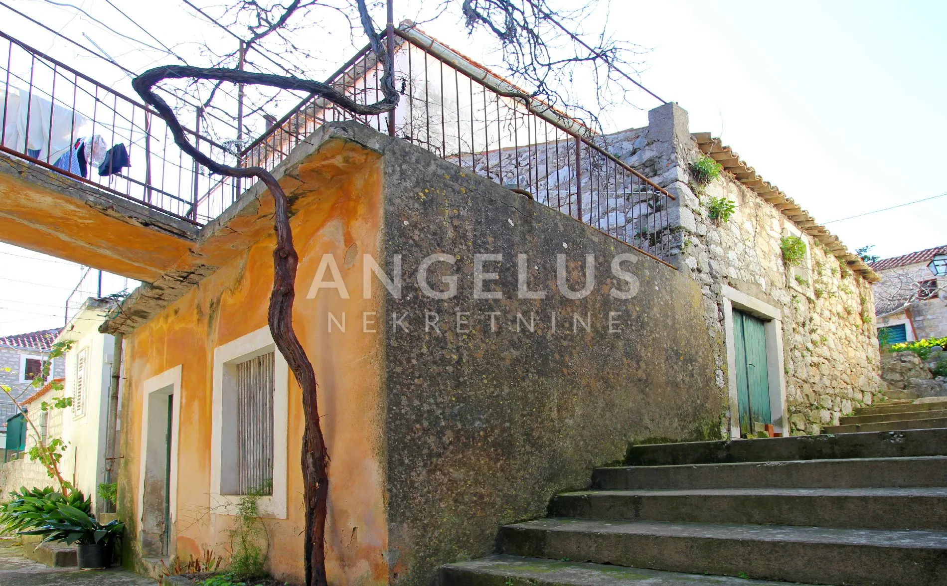 pelješac, mali ston - jedinstvena kuća s mostom ispod zidina, 180 m2. - slika 4