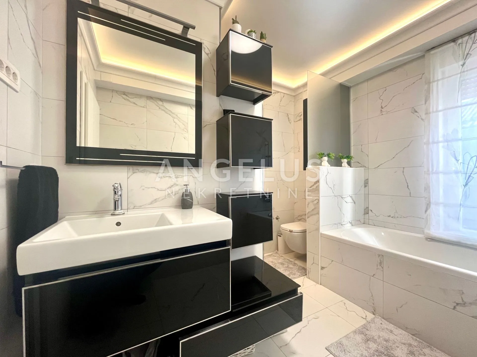 zagreb, gračani - moderna kuća 250m2 s bazenom - slika 26