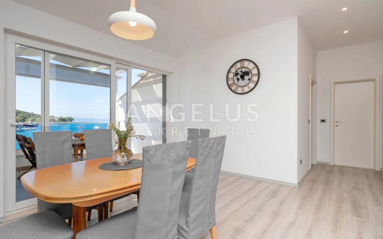 Pelješac, Lovište – prostrani stan prvi red do mora, 143 m² s parkingom – PRODAJA - Lovište, Orebić