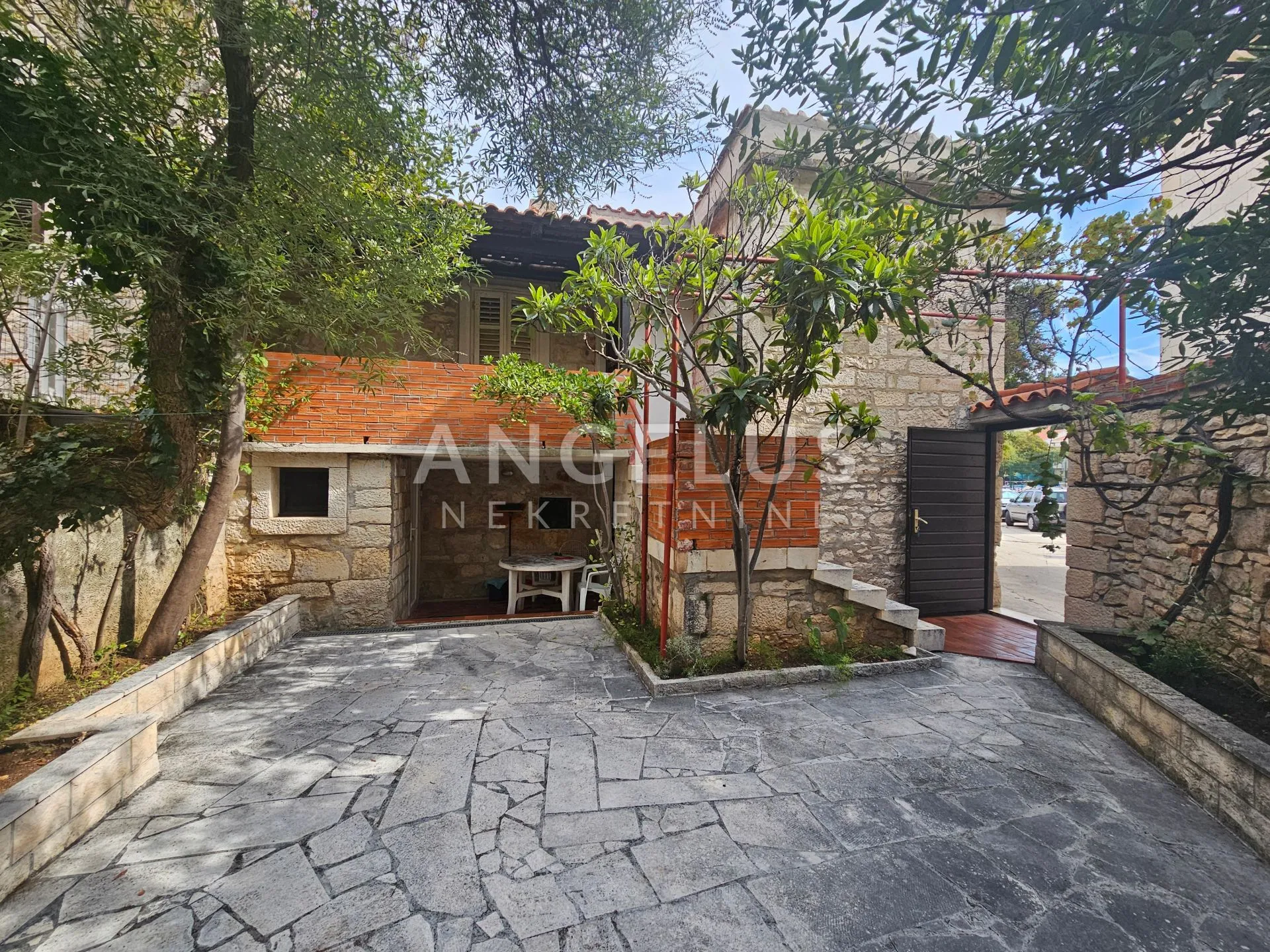 brač, sutivan - kamena kuća, 1.red uz more - slika 37