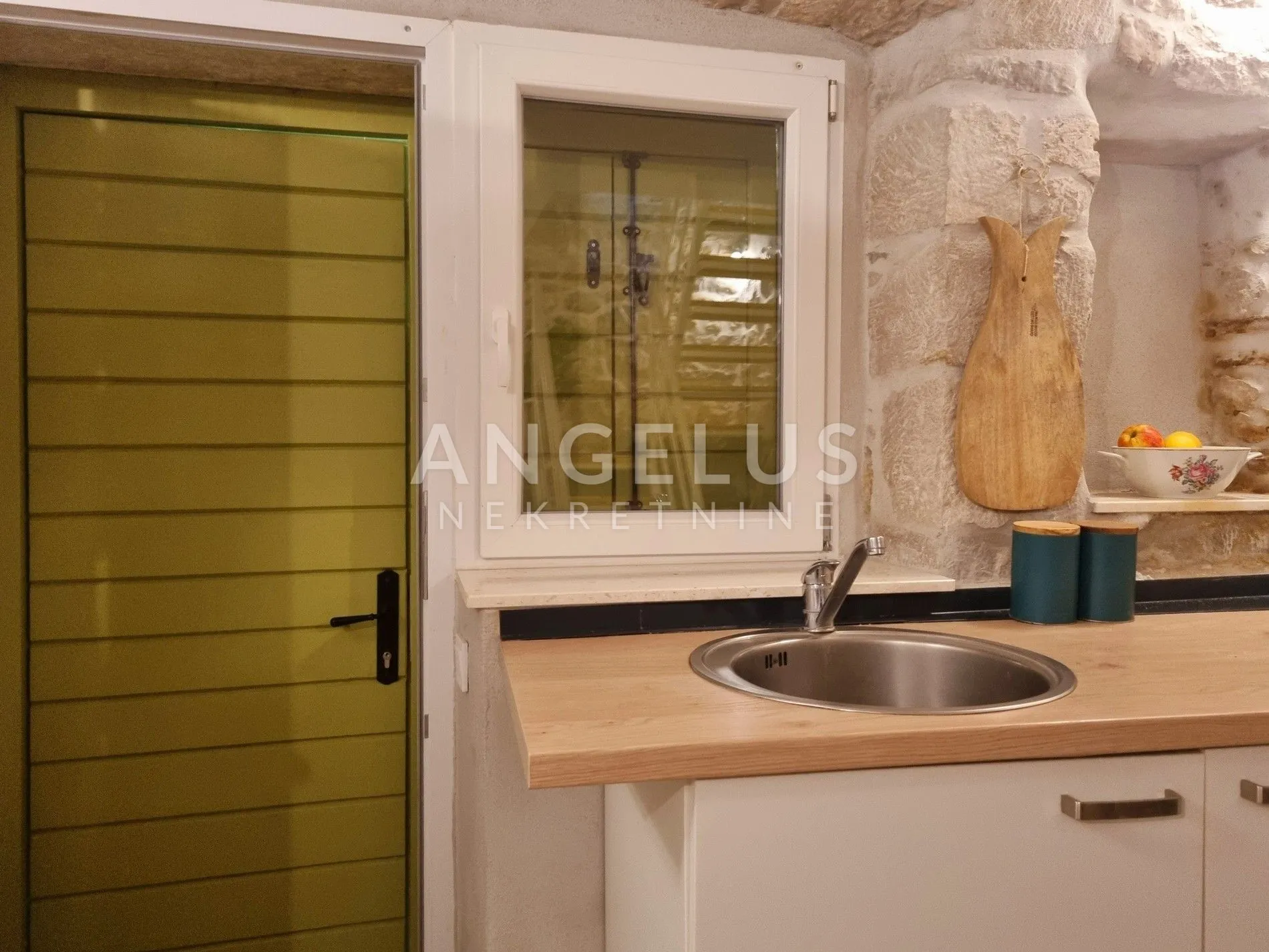 kaštela - renovirana kamena kuća 50 m od mora, prodaja - slika 6