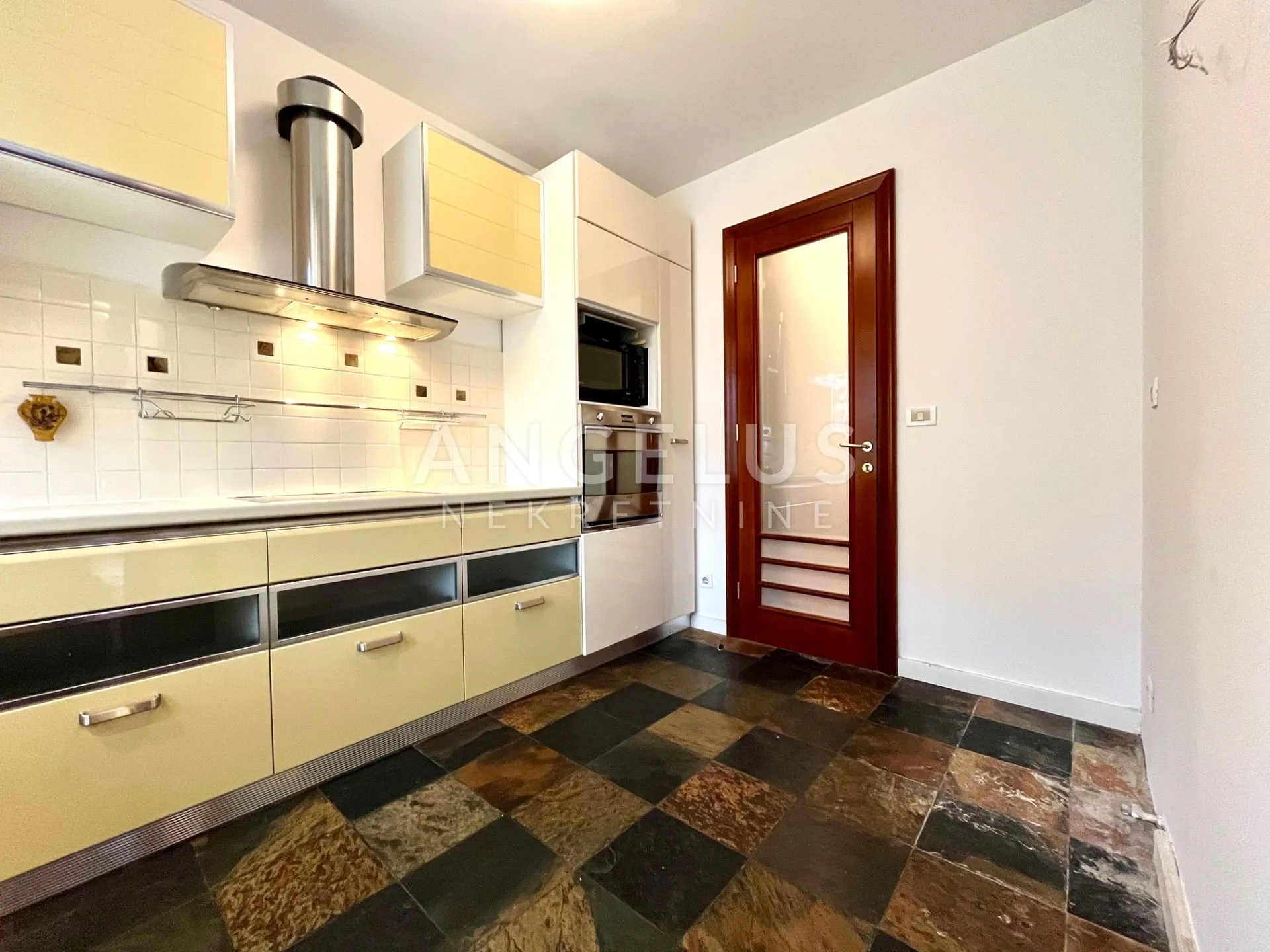 zagreb, tuškanac - obiteljska luksuzna vila 600m2 - slika 22