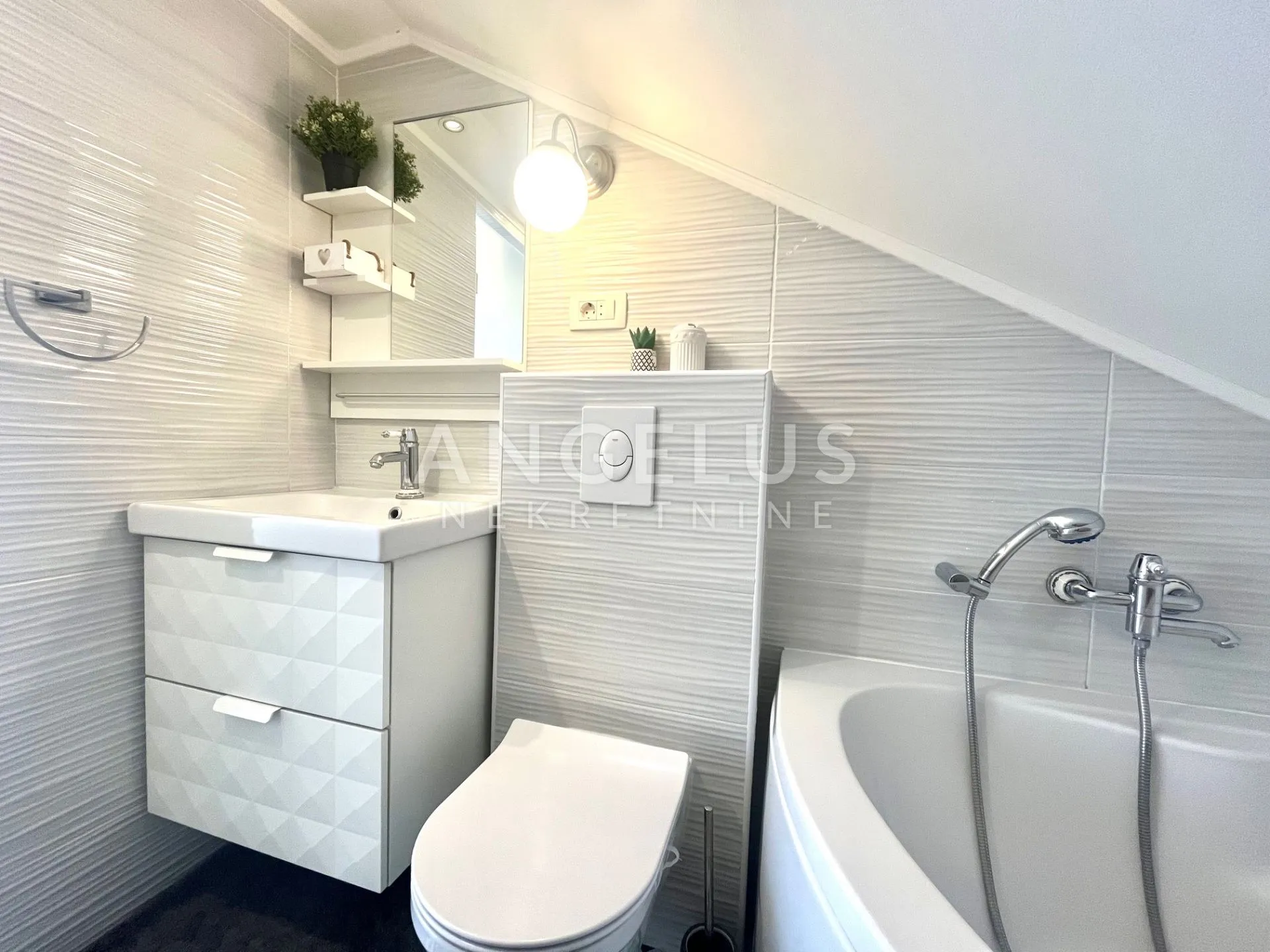 zagreb, gračani - moderna kuća 250m2 s bazenom - slika 33
