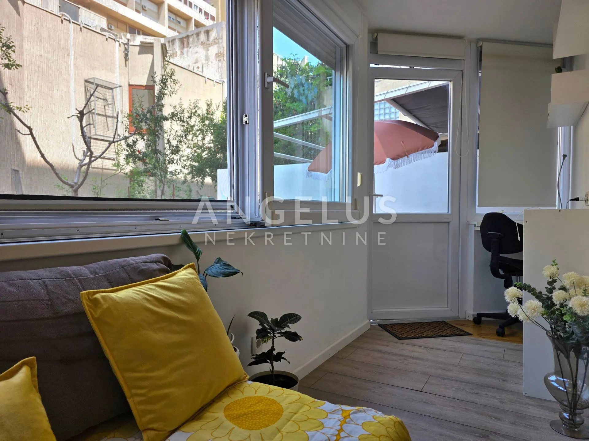 split 3 - dvosoban stan 60m2 sa velikom terasom 140m2 prodaja - slika 10