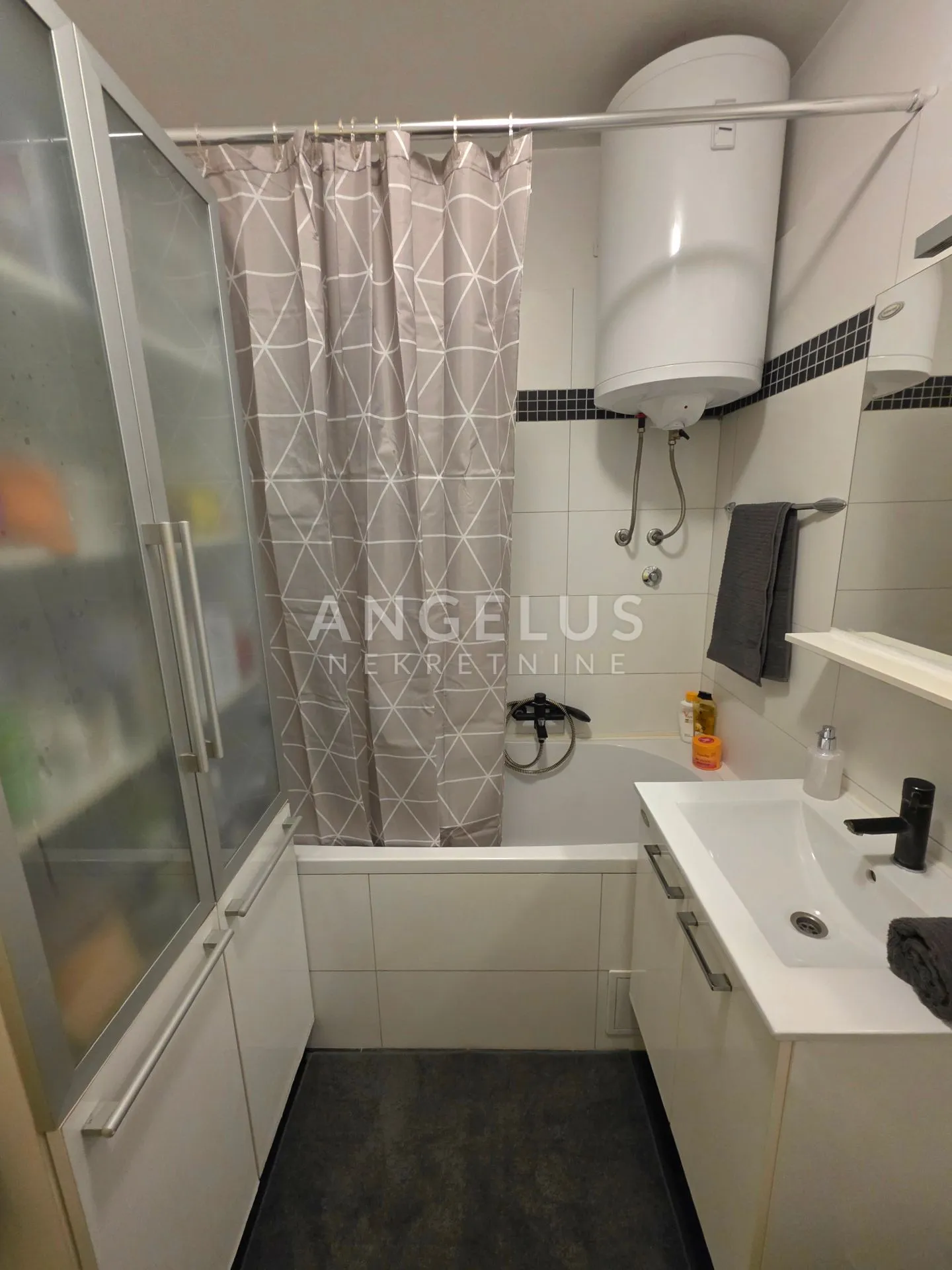 split 3 - dvosoban stan 60m2 sa velikom terasom 140m2 prodaja - slika 22