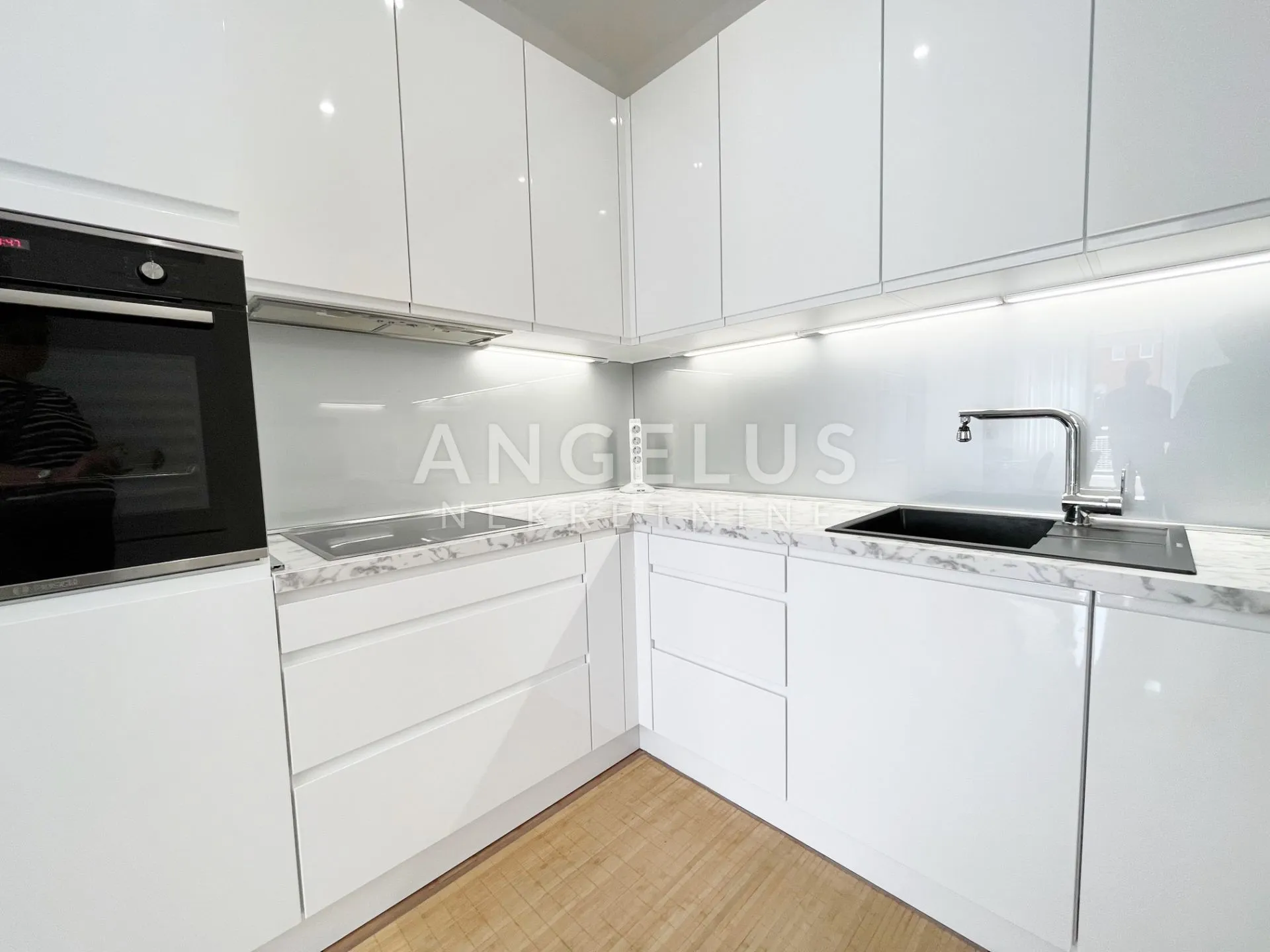 zagreb, centar - stan za najam 150 m2 s garažom - slika 8