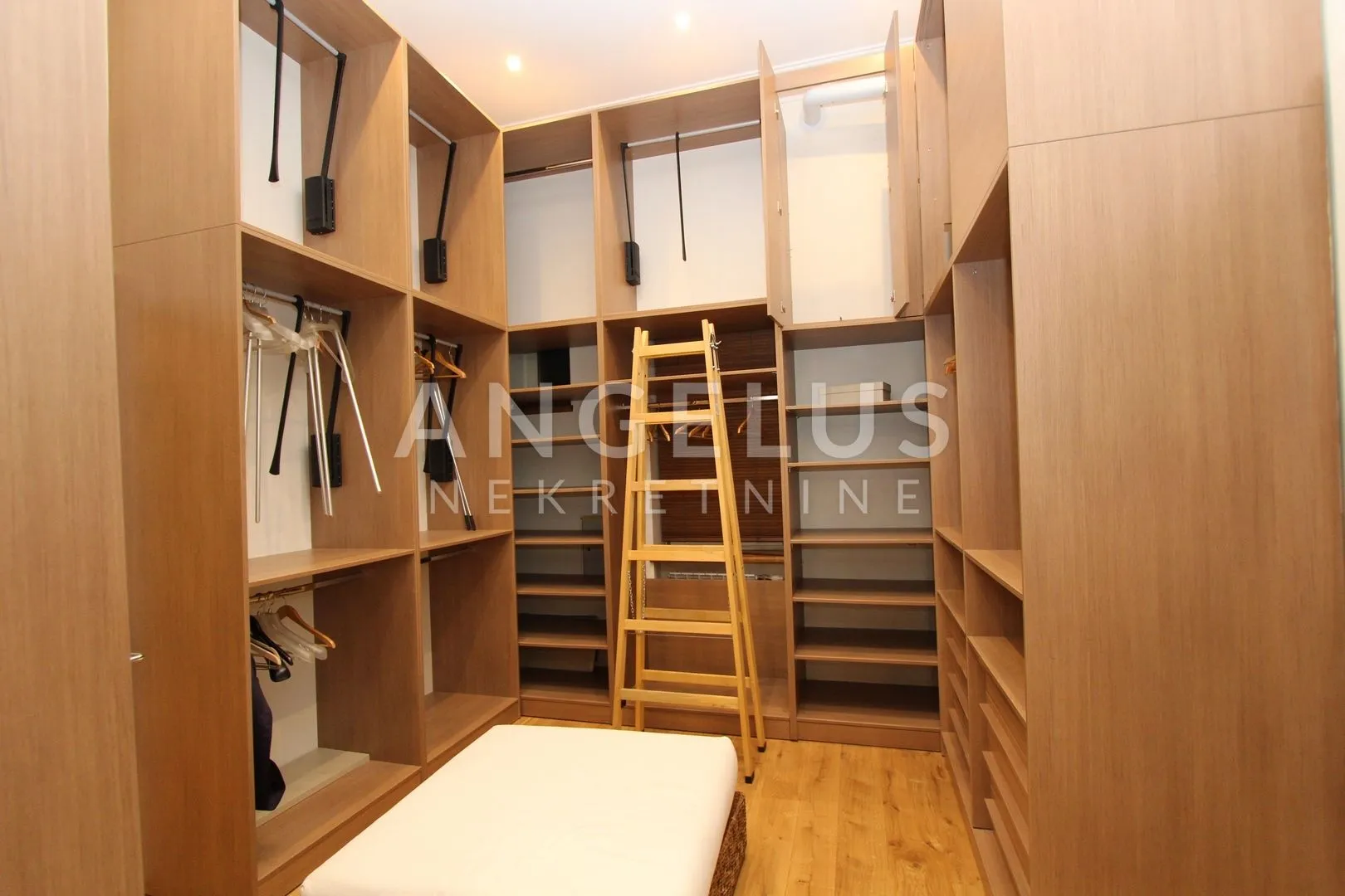 zagreb, centar - prekrasan luksuzni stan 220m2 - slika 16