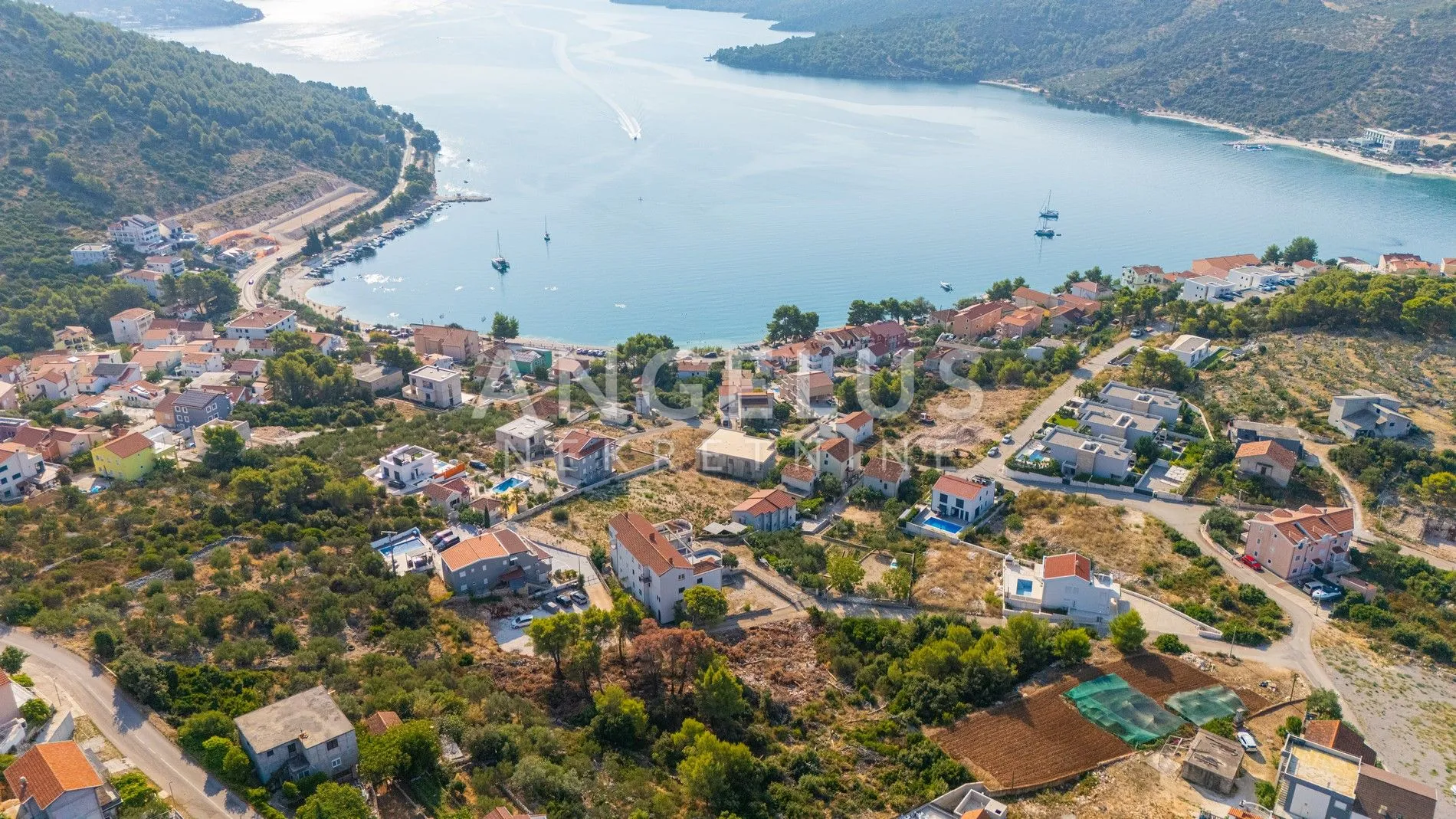 marina kod trogira-građ.zem blizu mora, 950 m2, prodaja - slika 2
