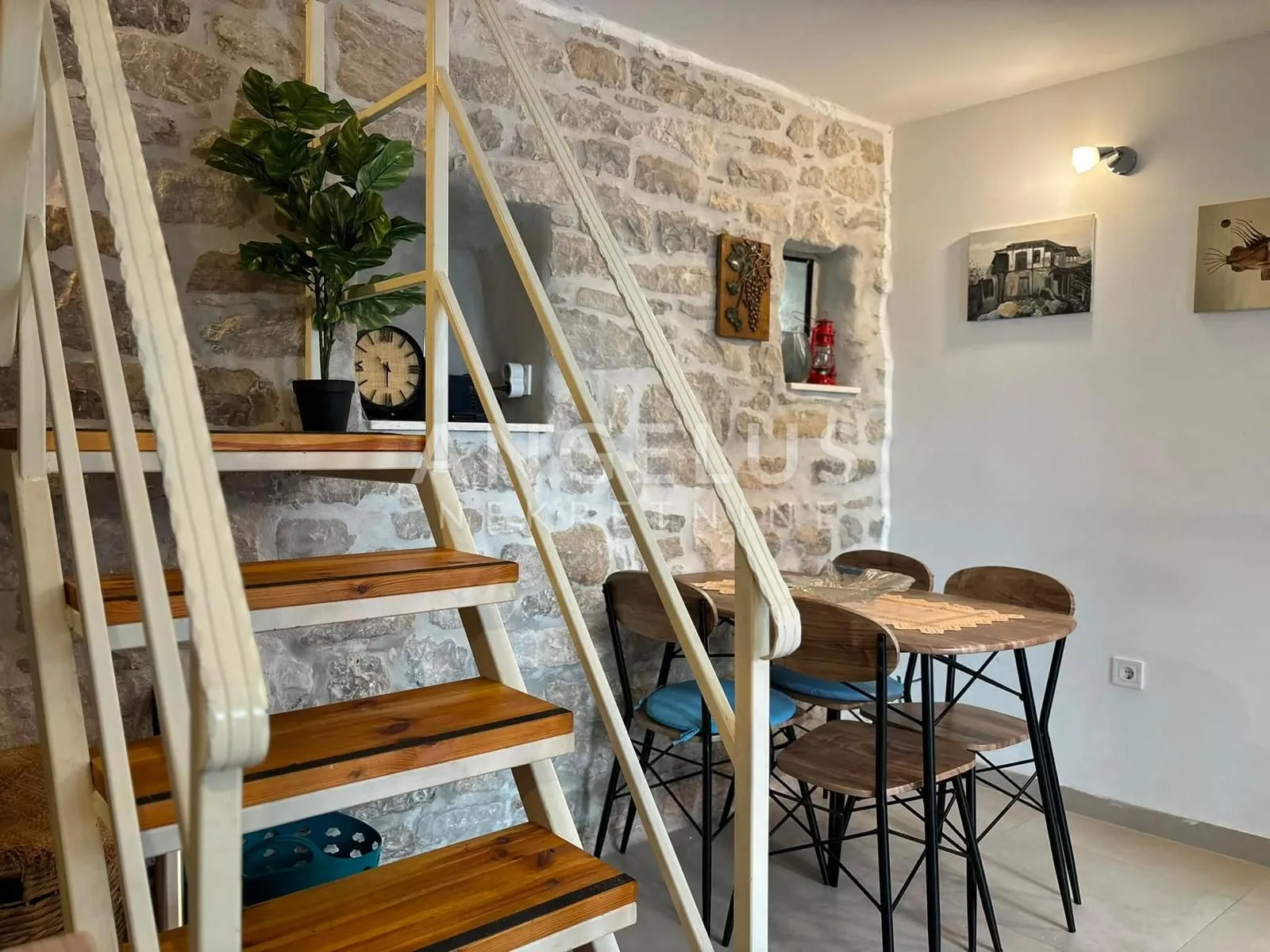 kaštela - renovirana kamena kuća 50 m od mora, prodaja - slika 2