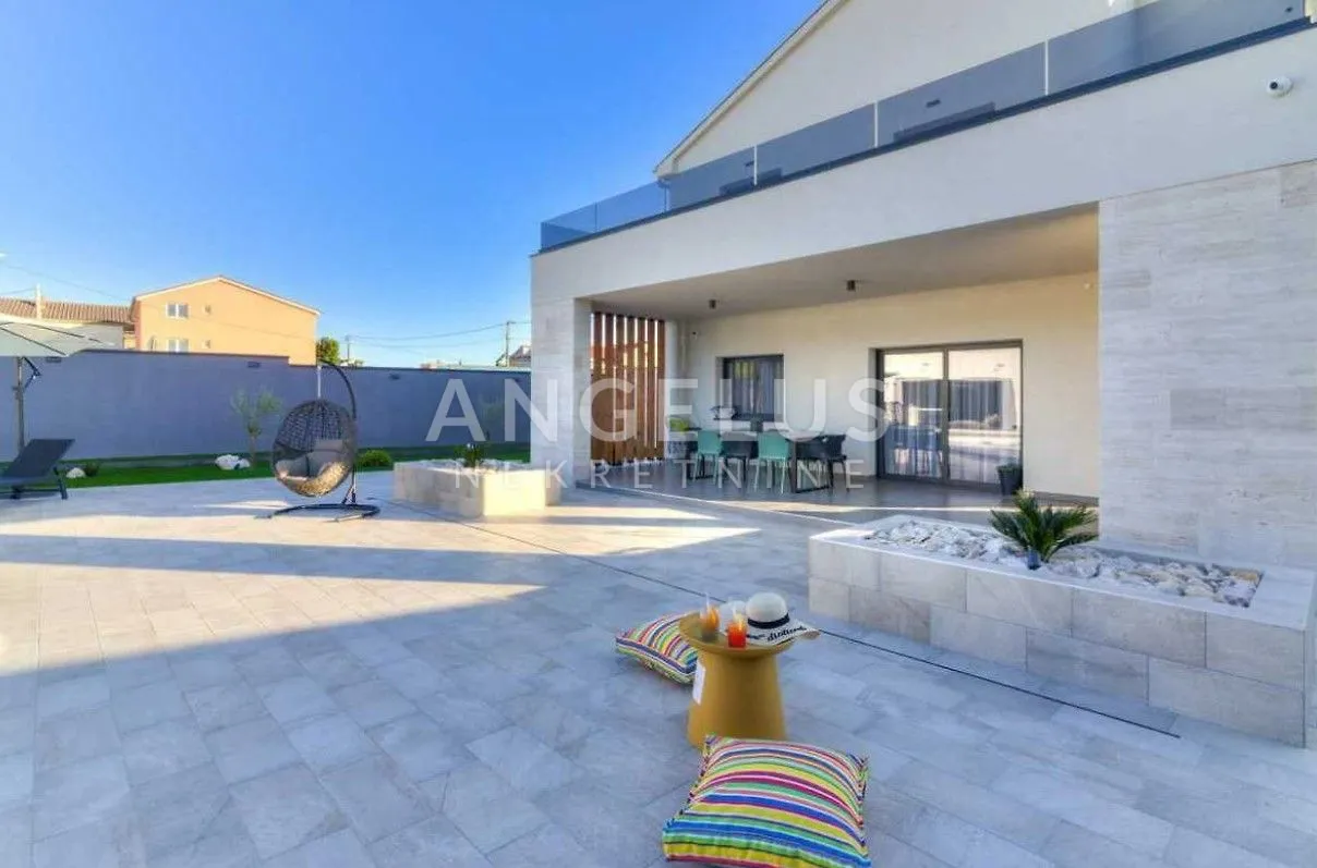 novi vinodolski - luksuzna kuća s bazenom 302m2 - slika 11