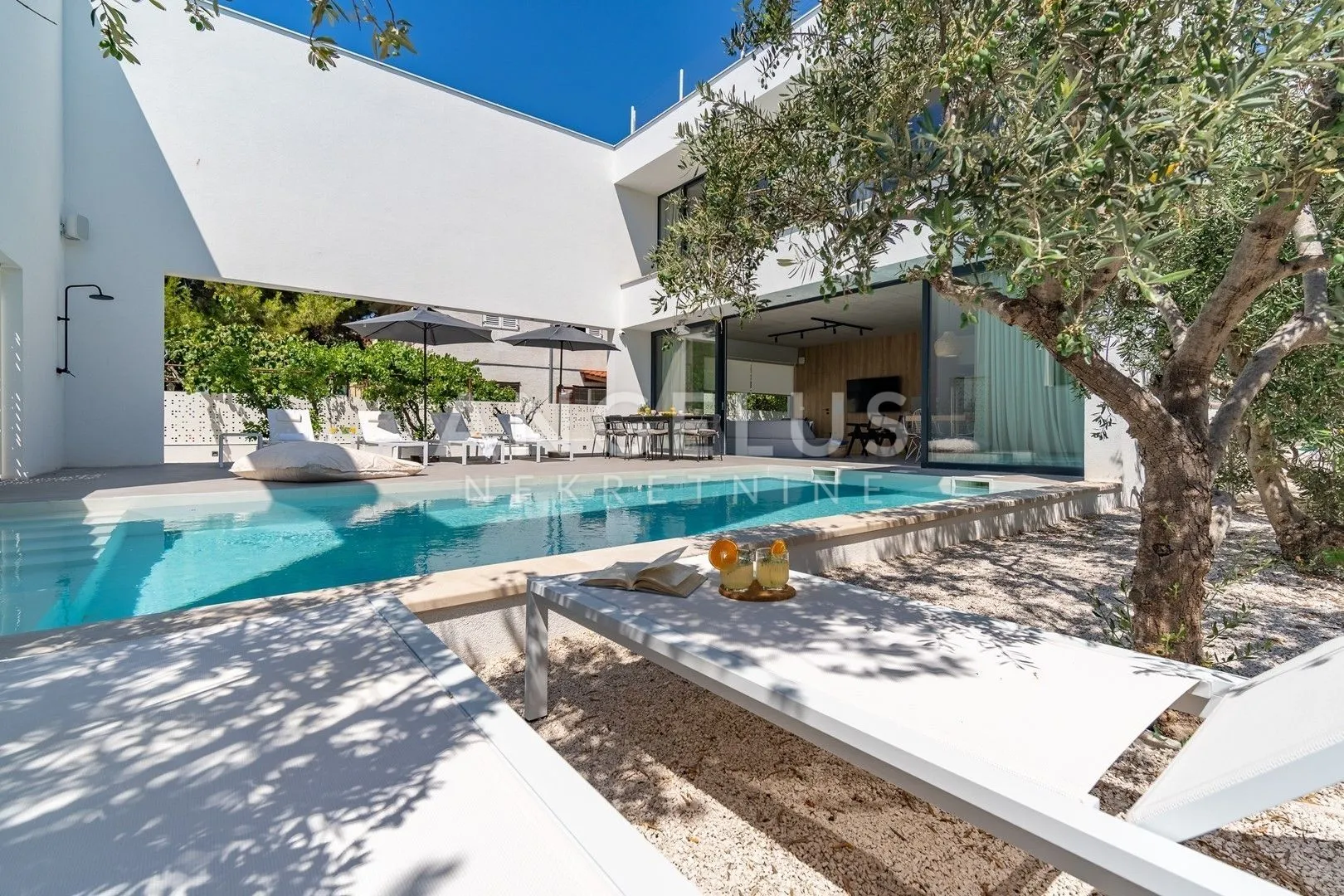 brač - luksuzna moderna vila s bazenom, saunom i pogledom na more, 366 m2 - slika 2