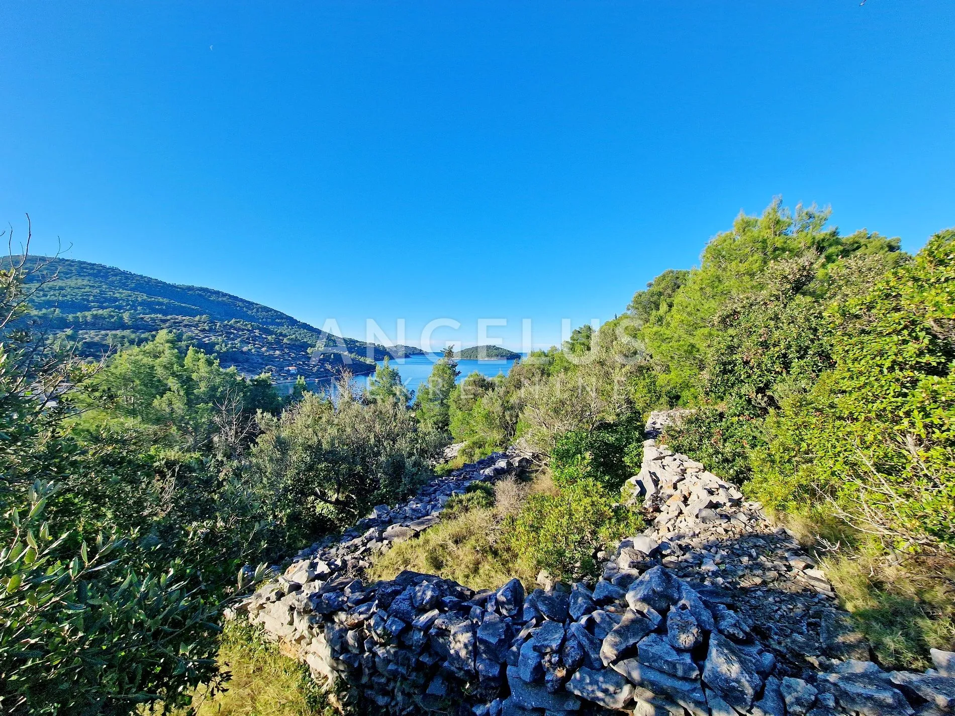 otok korčula, vela luka – građevno zemljište s pogledom na more – 960 m2 - slika 3