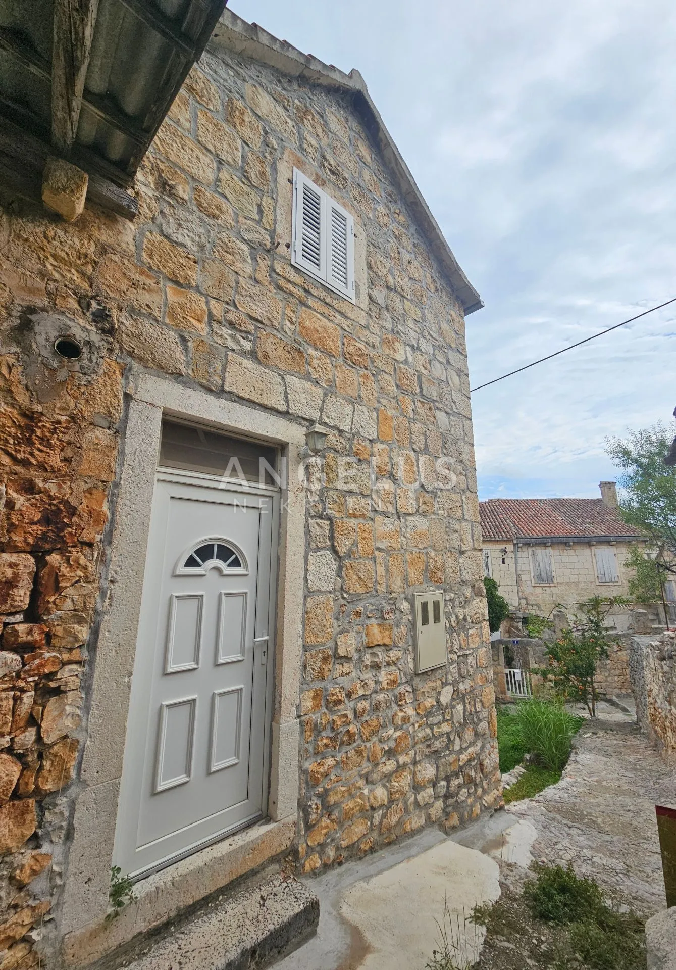 brač, sutivan - renovirana kamena kuća u centru mjesta, 90 m2 - slika 7