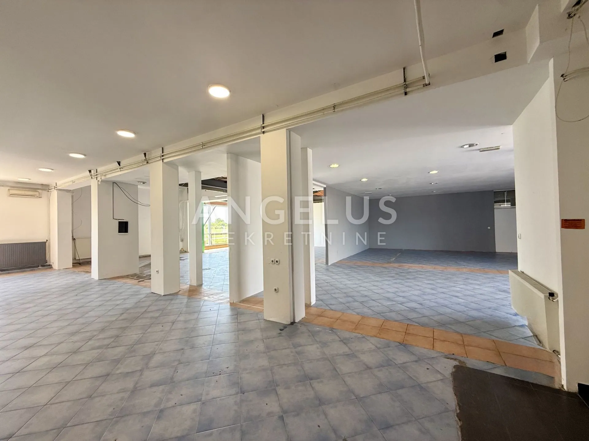zagreb, buzin - uredsko, prodajno - skladišni prostor 650m2 s parkingom - slika 11