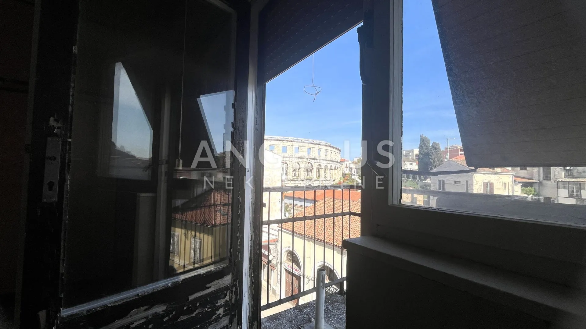istra, pula - stan s pogledom na amfiteatar i more - slika 17