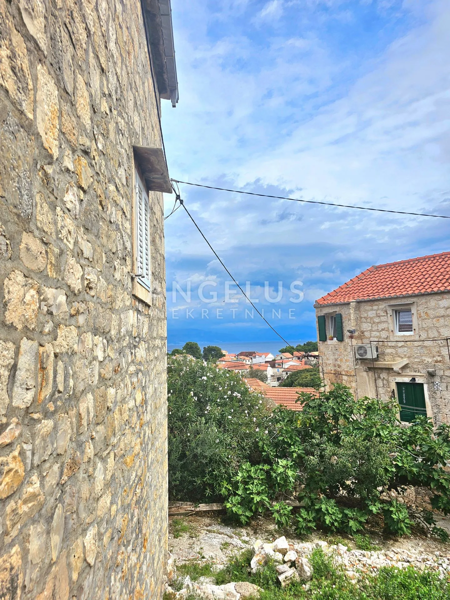 brač, sutivan - renovirana kamena kuća u centru mjesta, 90 m2 - slika 8