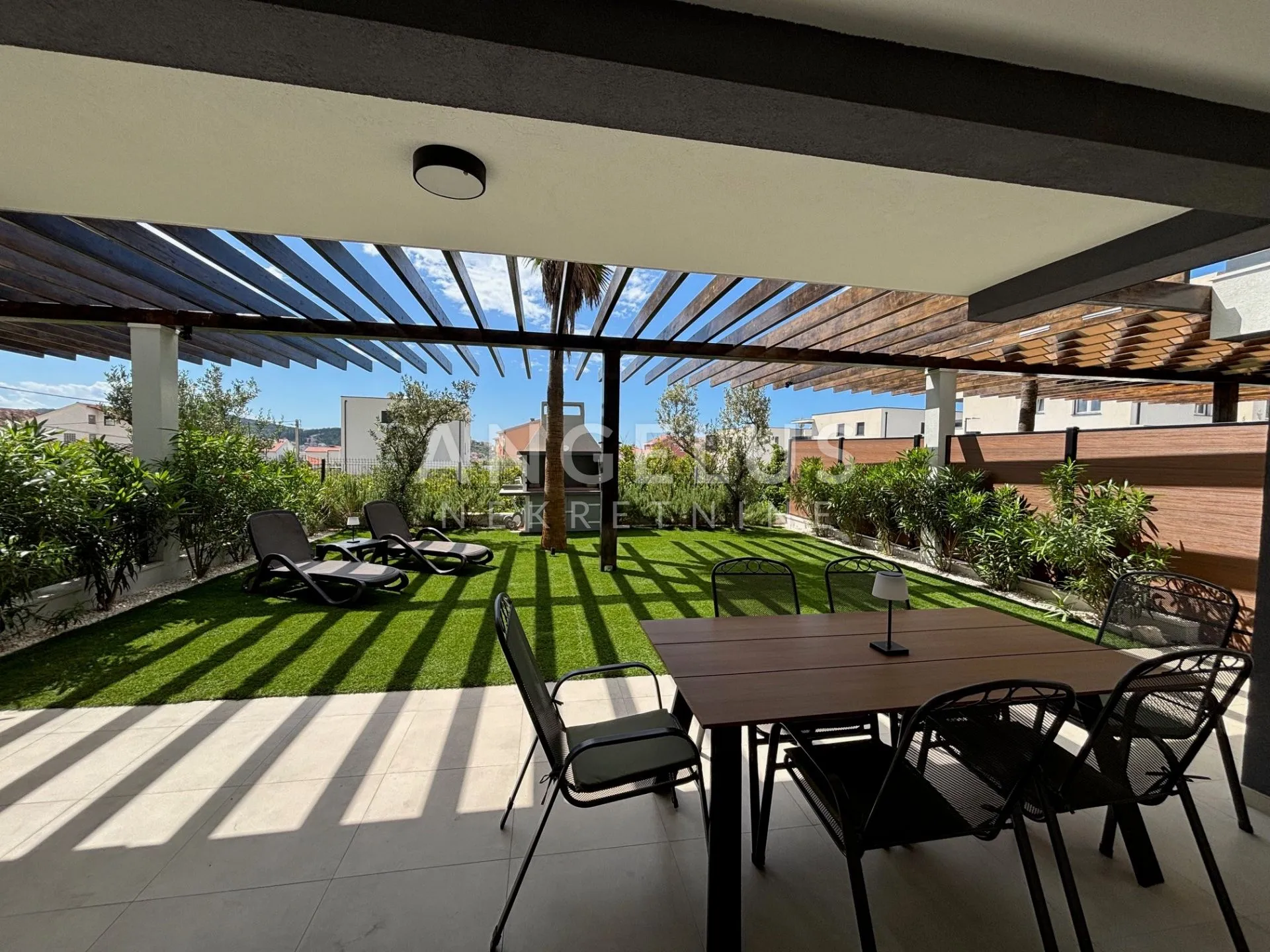 trogir - kompletno namještena kuća s prekrasnim vrtom, 112 m2, dugoročan najam - slika 7
