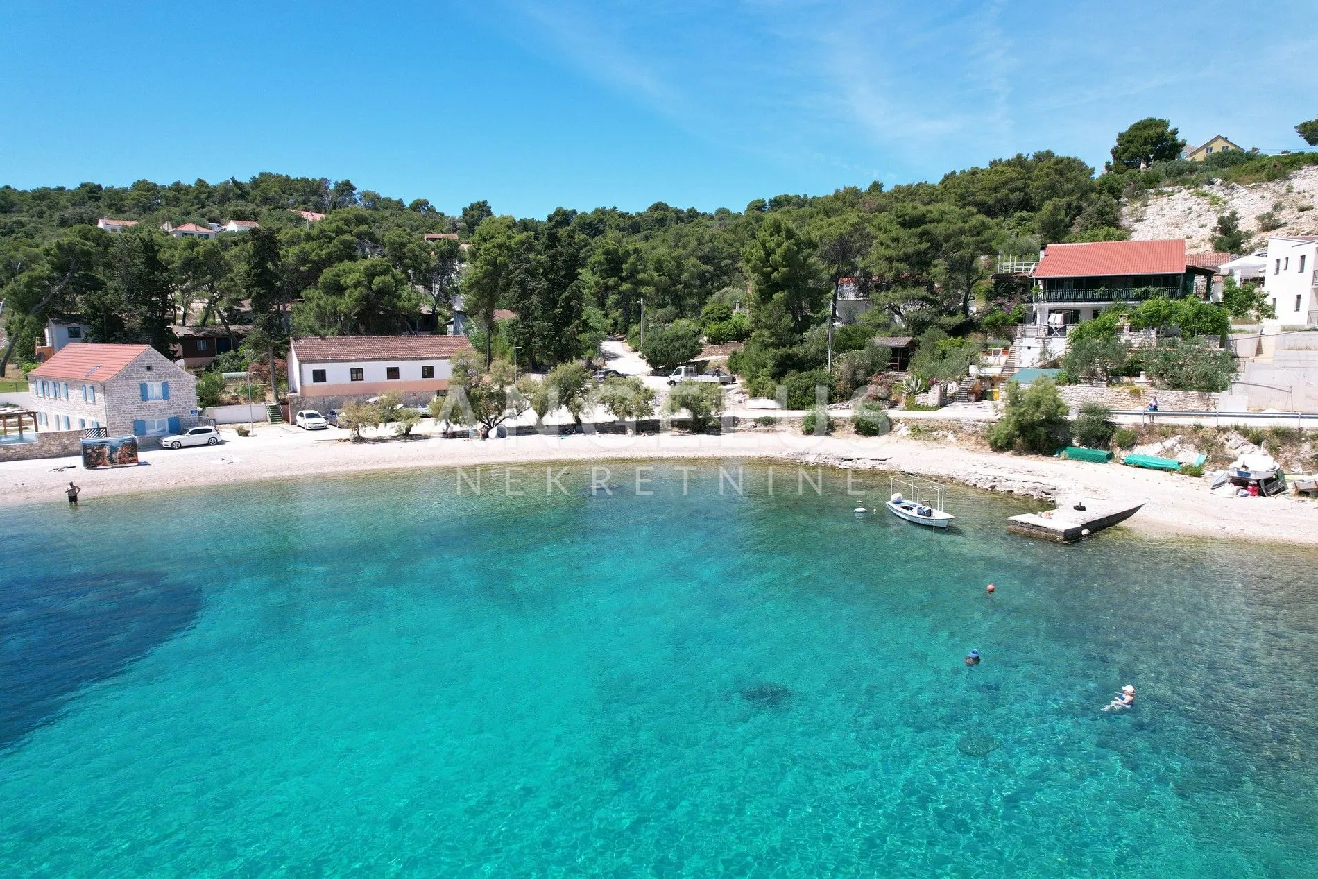 Šolta - zemljište sa dozvolom, prvi red do mora, PRODAJA - Rogač, Šolta