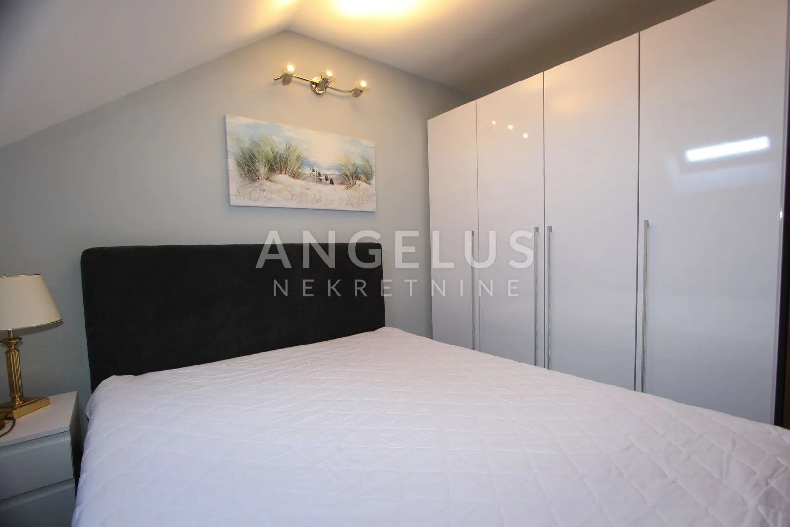 zagreb - dugave lijep trosoban stan 54 m2 - slika 6