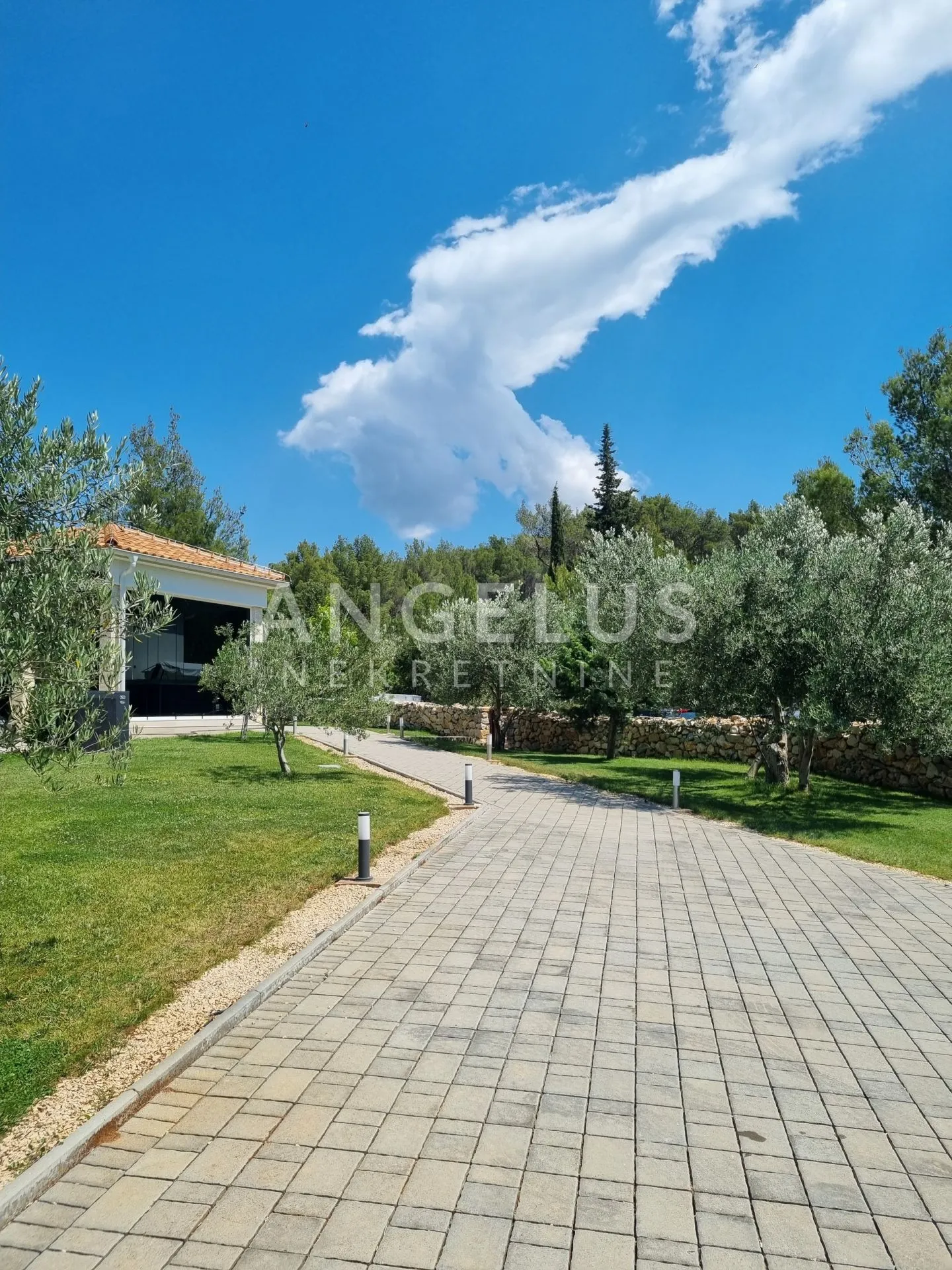 šibenik - moderna vila sa bazenom i okućnicom - slika 29