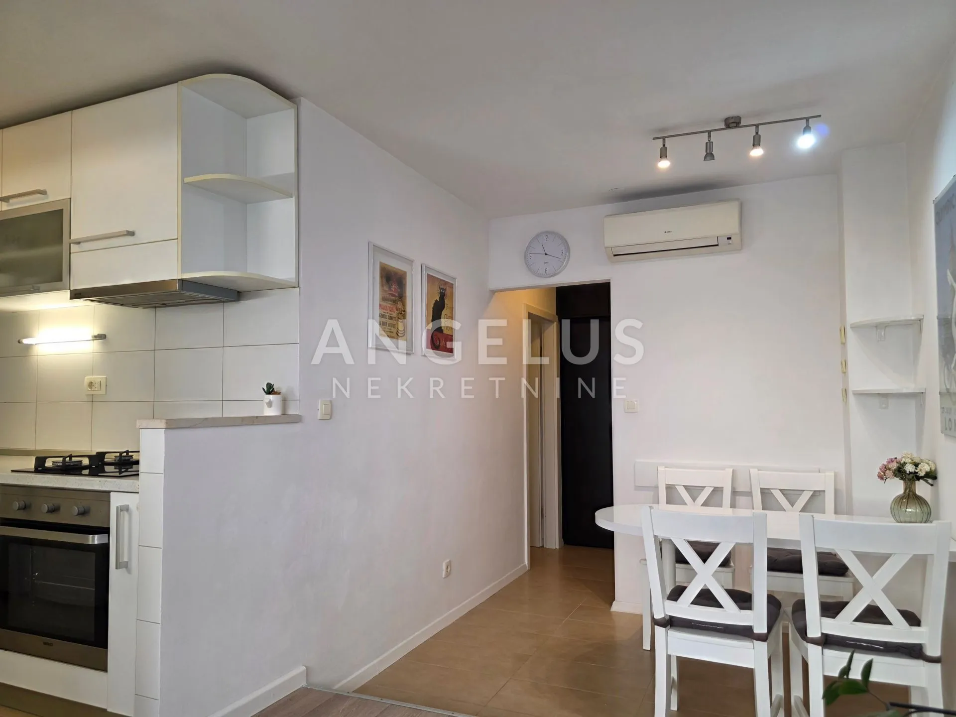 split 3 - dvosoban stan 60m2 sa velikom terasom 140m2 prodaja - slika 4