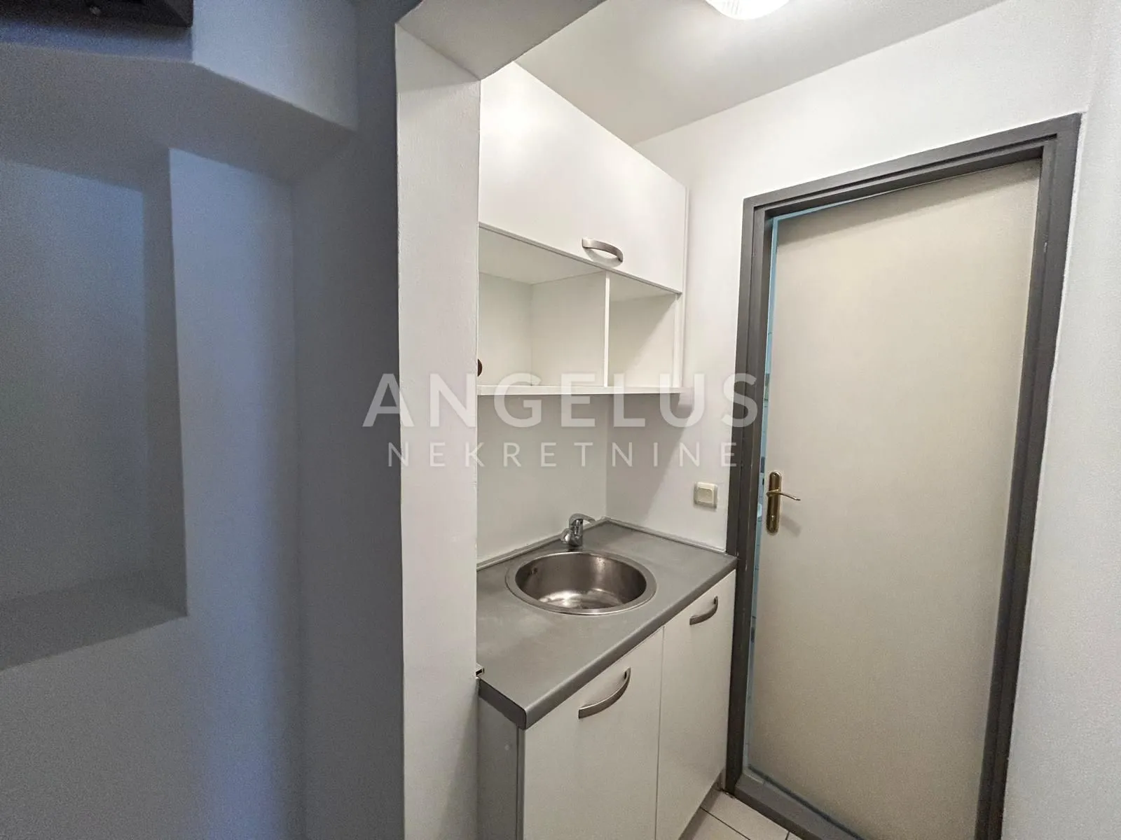 zagreb, centar, poslovni prostor u novijoj zgradi 105 m2 - slika 7