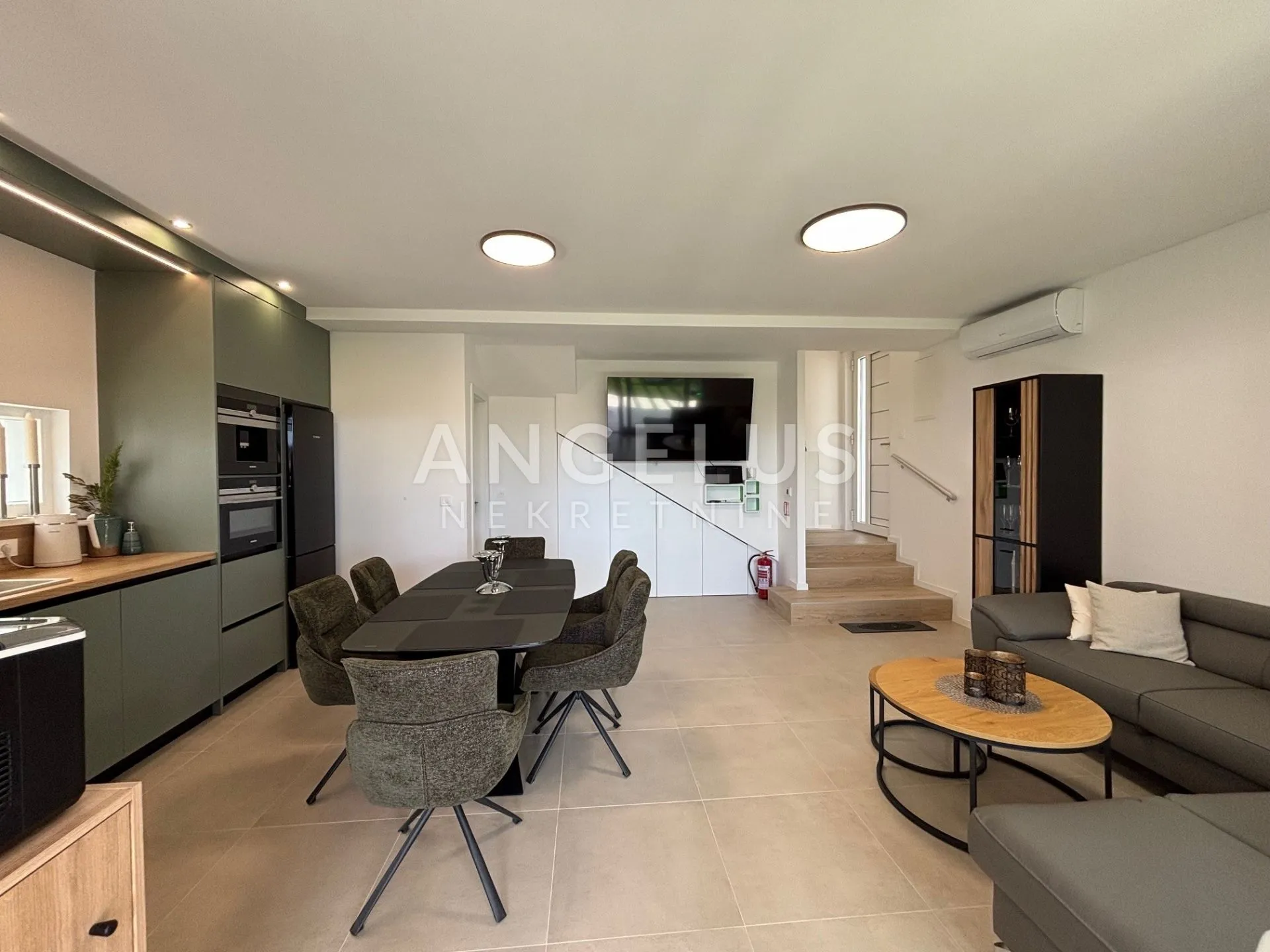 trogir - kompletno namještena kuća s prekrasnim vrtom, 112 m2, dugoročan najam - slika 3