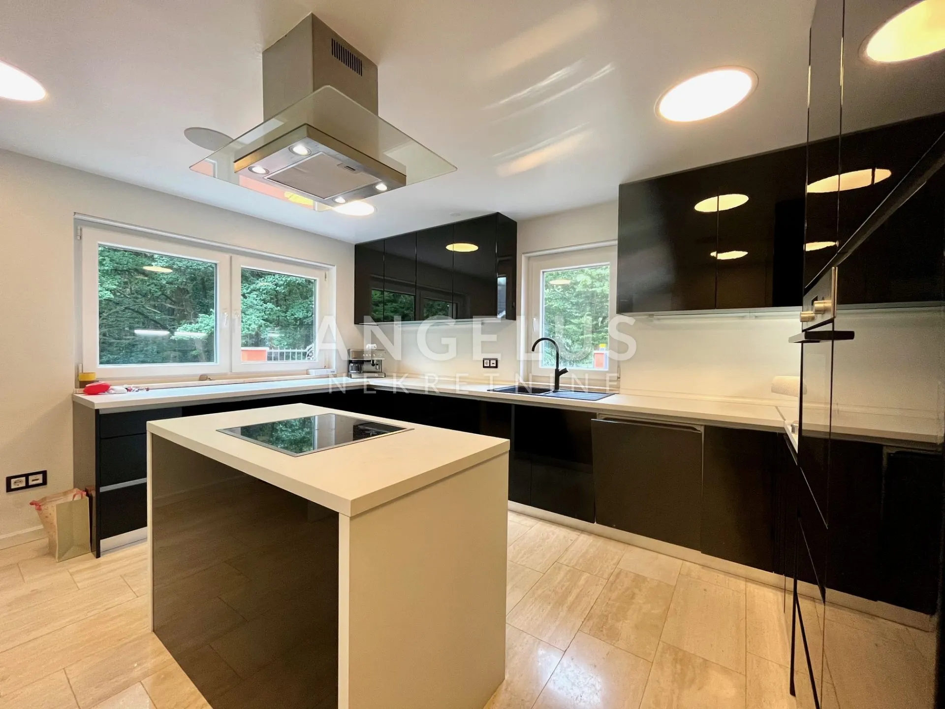 zagreb, remete- luksuzna villa 440m2 s bazenom i liftom - slika 2