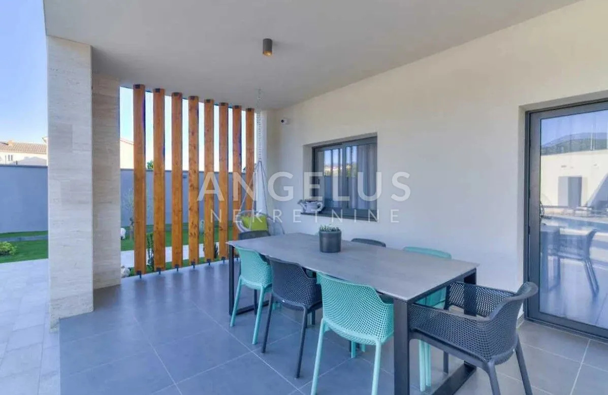 novi vinodolski - luksuzna kuća s bazenom 302m2 - slika 8