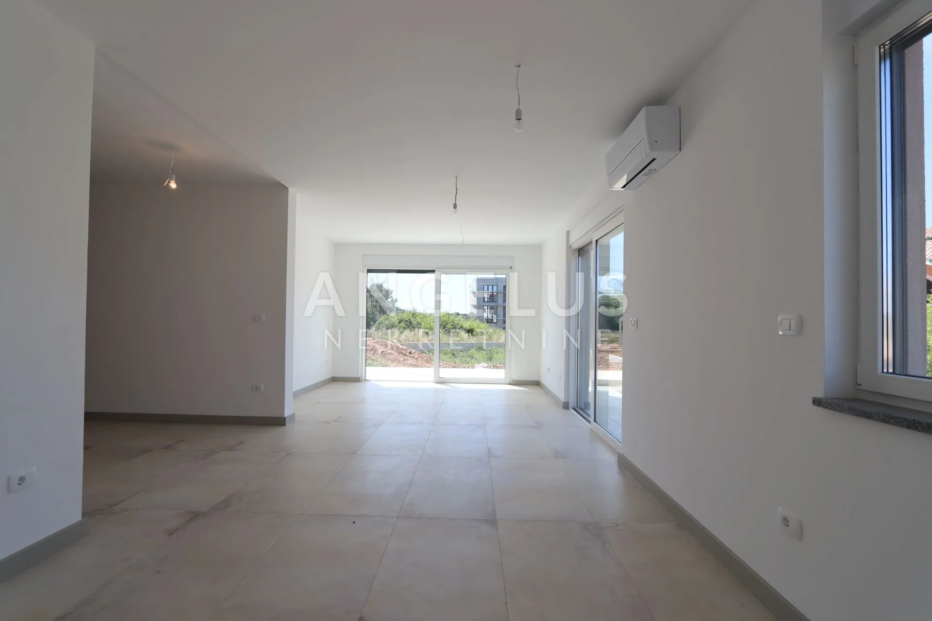Istra, Volme - stan 90m2 s dvorištem i bazenom - Banjole, Medulin