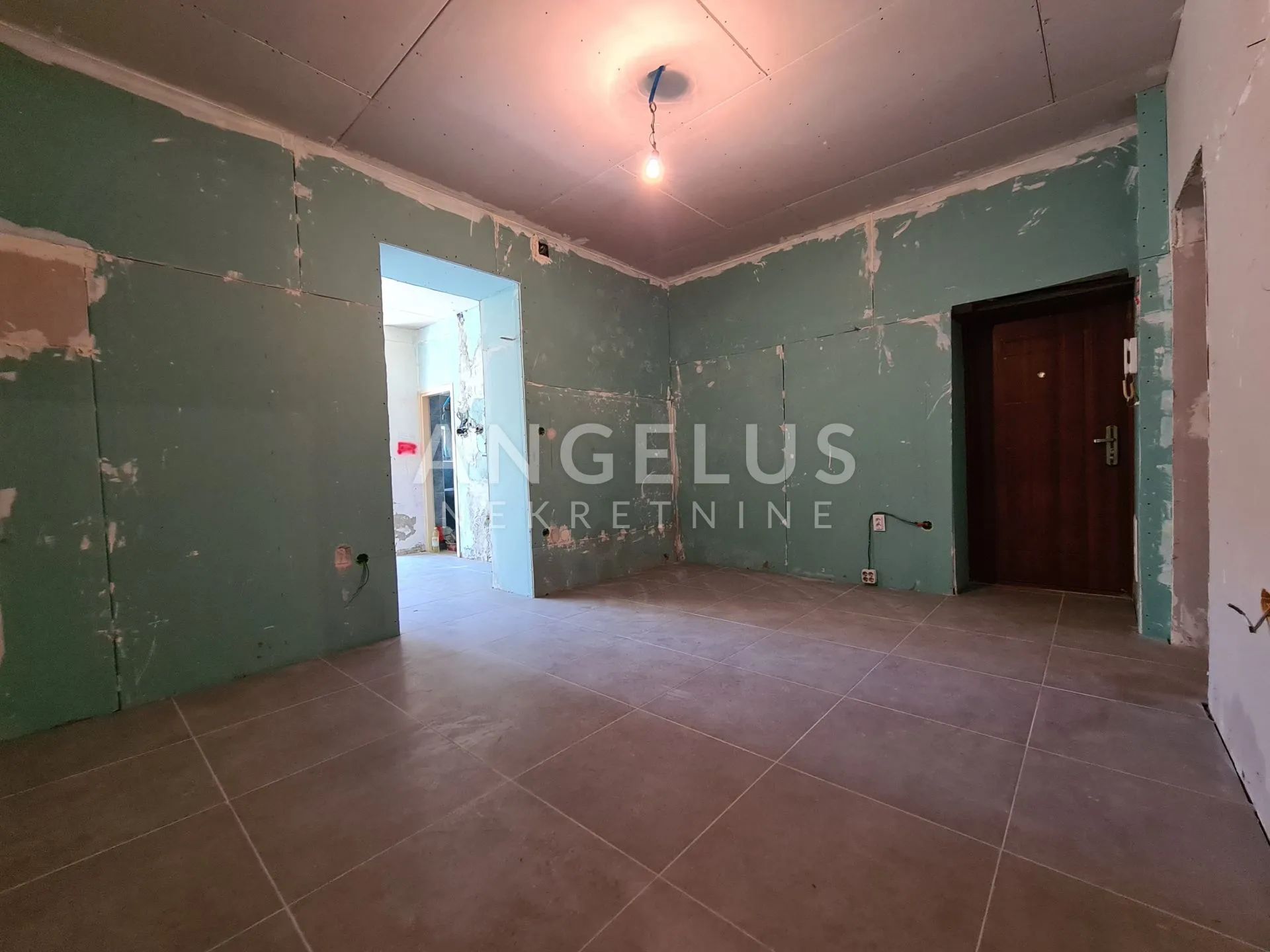 Pula, Centar - stan u prizemlju s dvorištem, 55m2, prodaja!