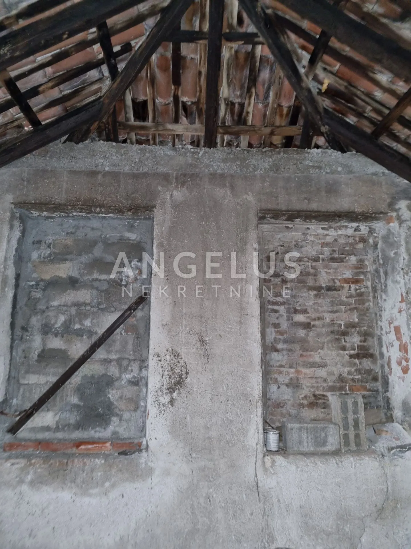 kaštel lukšić - kamena kuća, okućnica i građ. zemljište - slika 15