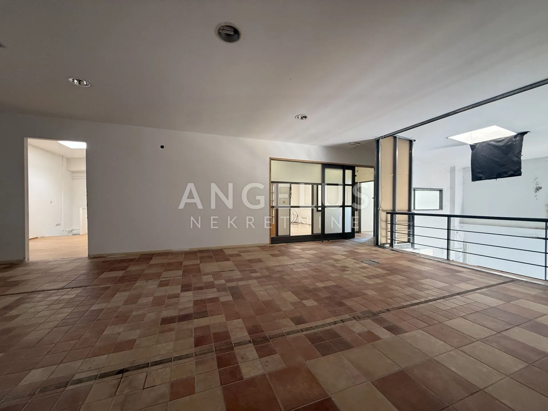 zagreb, buzin - uredsko, prodajno - skladišni prostor 650m2 s parkingom - slika 30