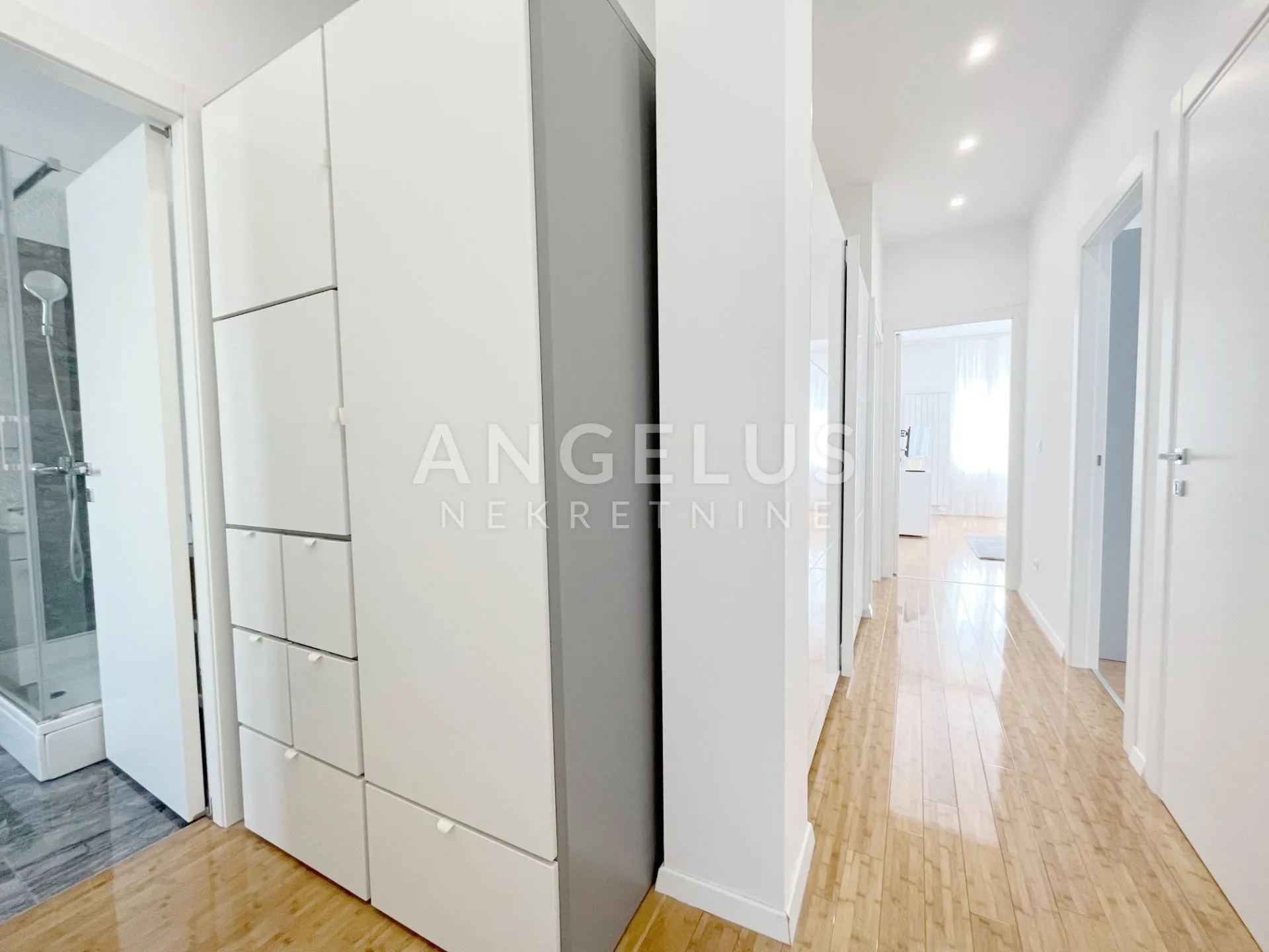 zagreb, centar - stan za najam 150 m2 s garažom - slika 19
